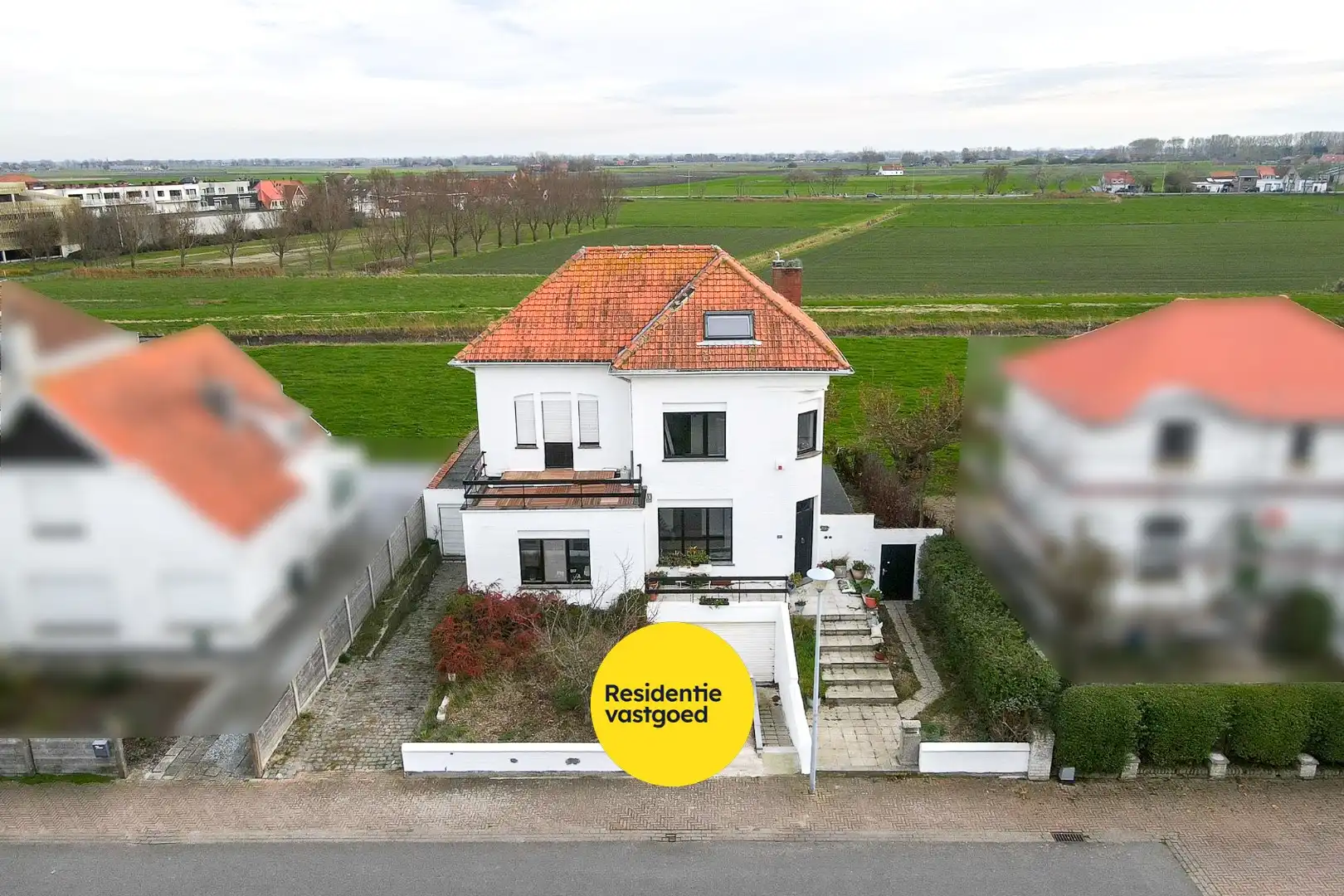 Hoofdfoto van de publicatie: Karaktervolle villa met prachtig vergezicht op wandelafstand van zee