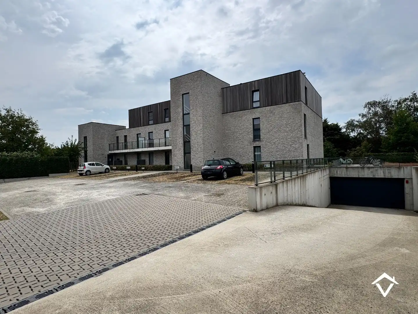 Appartement met 2 slaapkamers en garagebox te Westrozebeke foto {{pictureIndex}}
