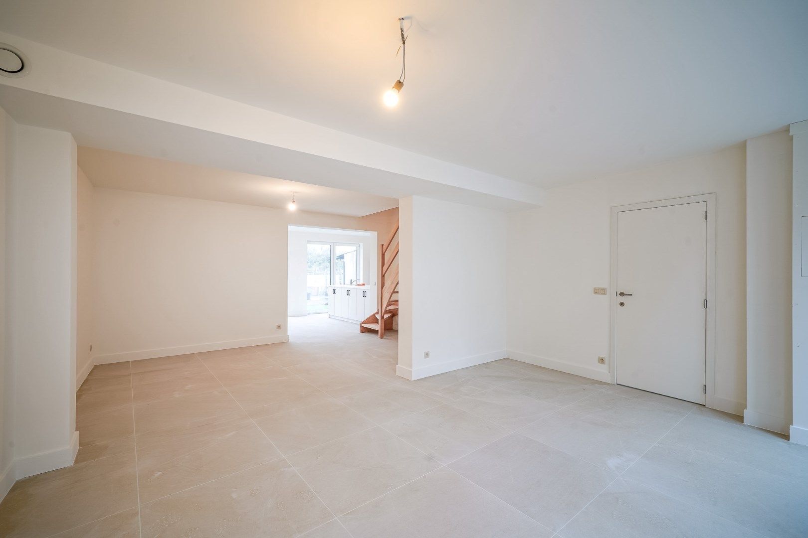 Totaal gerenoveerde woning te Huur in Zandvoorde met 3 slaapkamers en tuintje foto 4