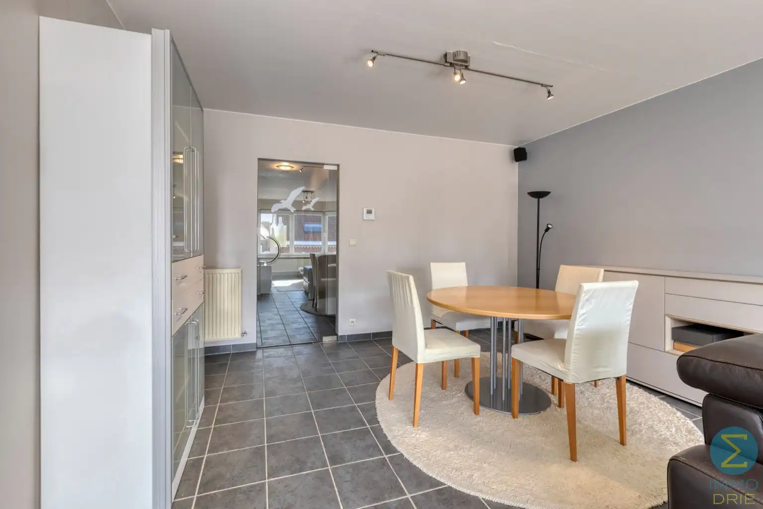 Ruim 2-slaapkamerappartement met balkon, garage én kelder  foto 5