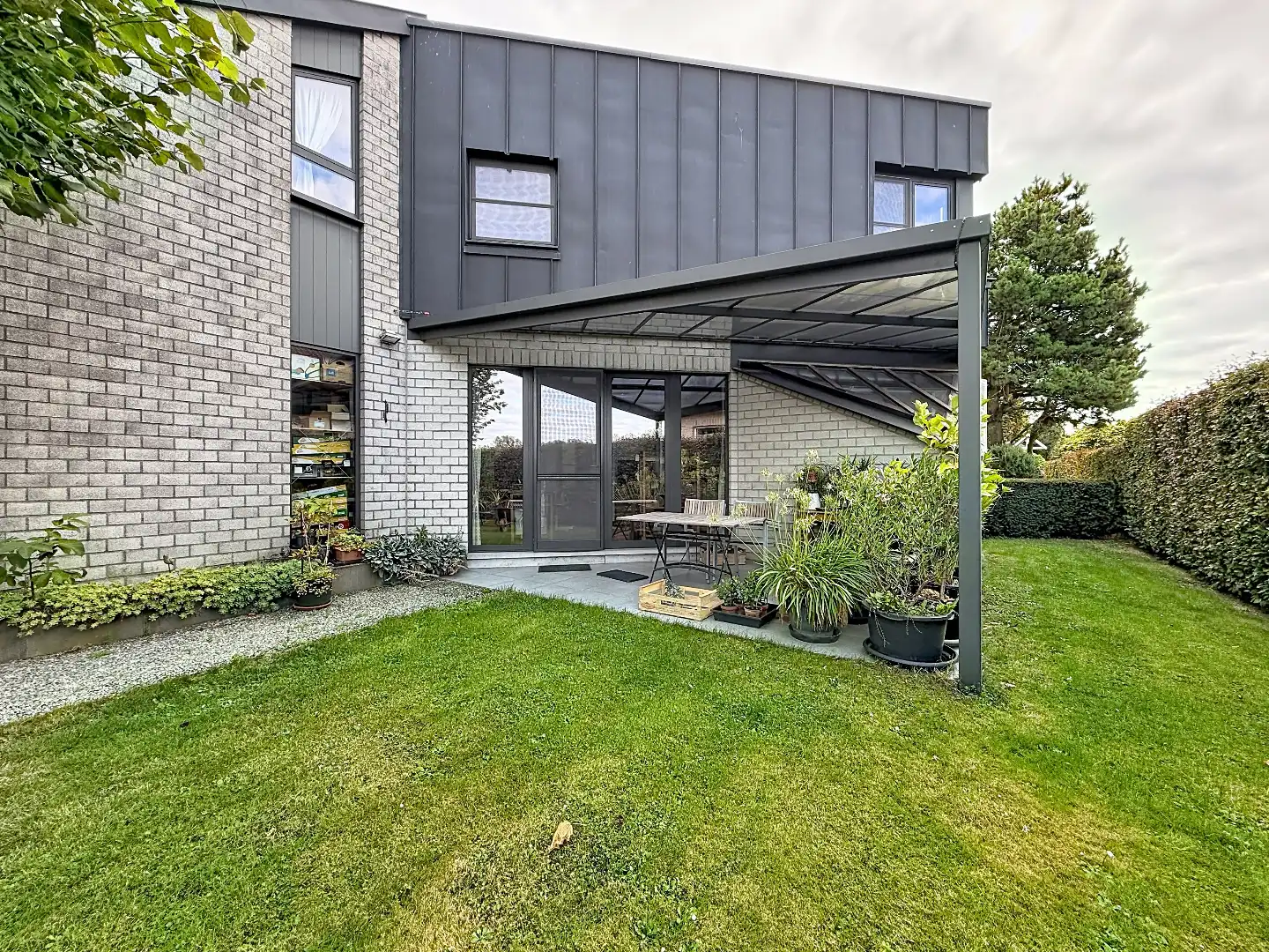 Karaktervolle vrijstaande woning op een prachtig groen perceel foto 25