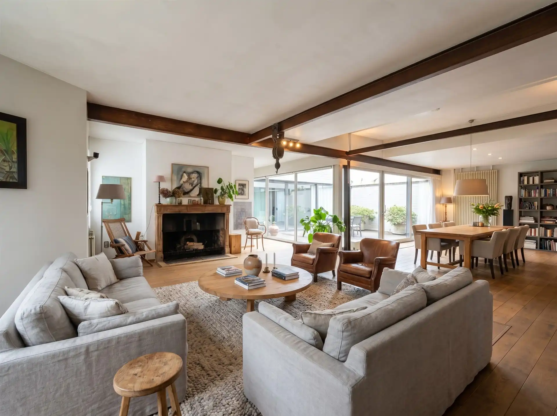 Exclusieve loft met uitzonderlijk ruim magazijn op toplocatie in Sint-Niklaas! foto 2