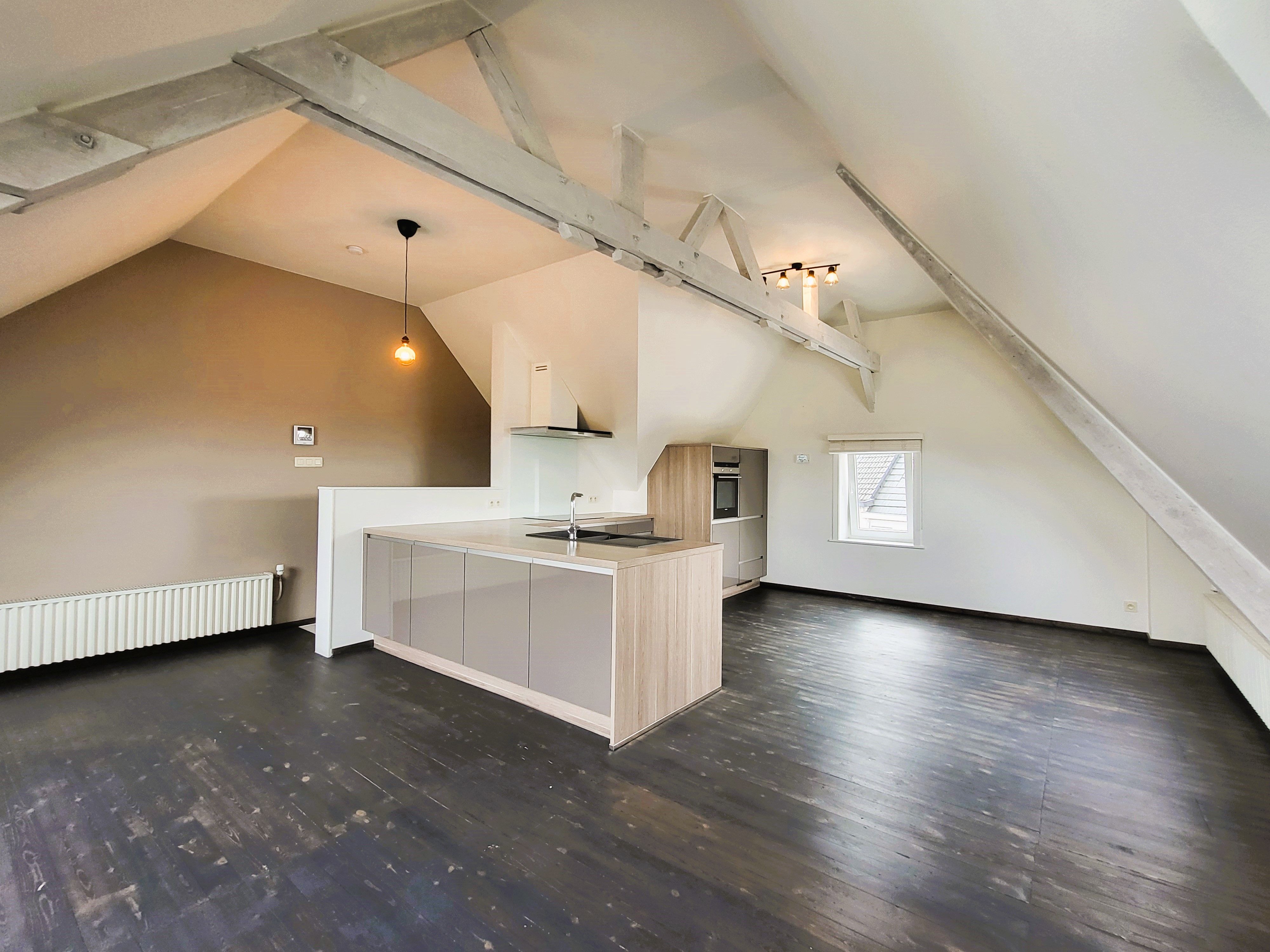 Lichtrijke penthouse van 143m² met landelijk uitzicht, gelegen op de 1ste en 2de verdieping. foto 2