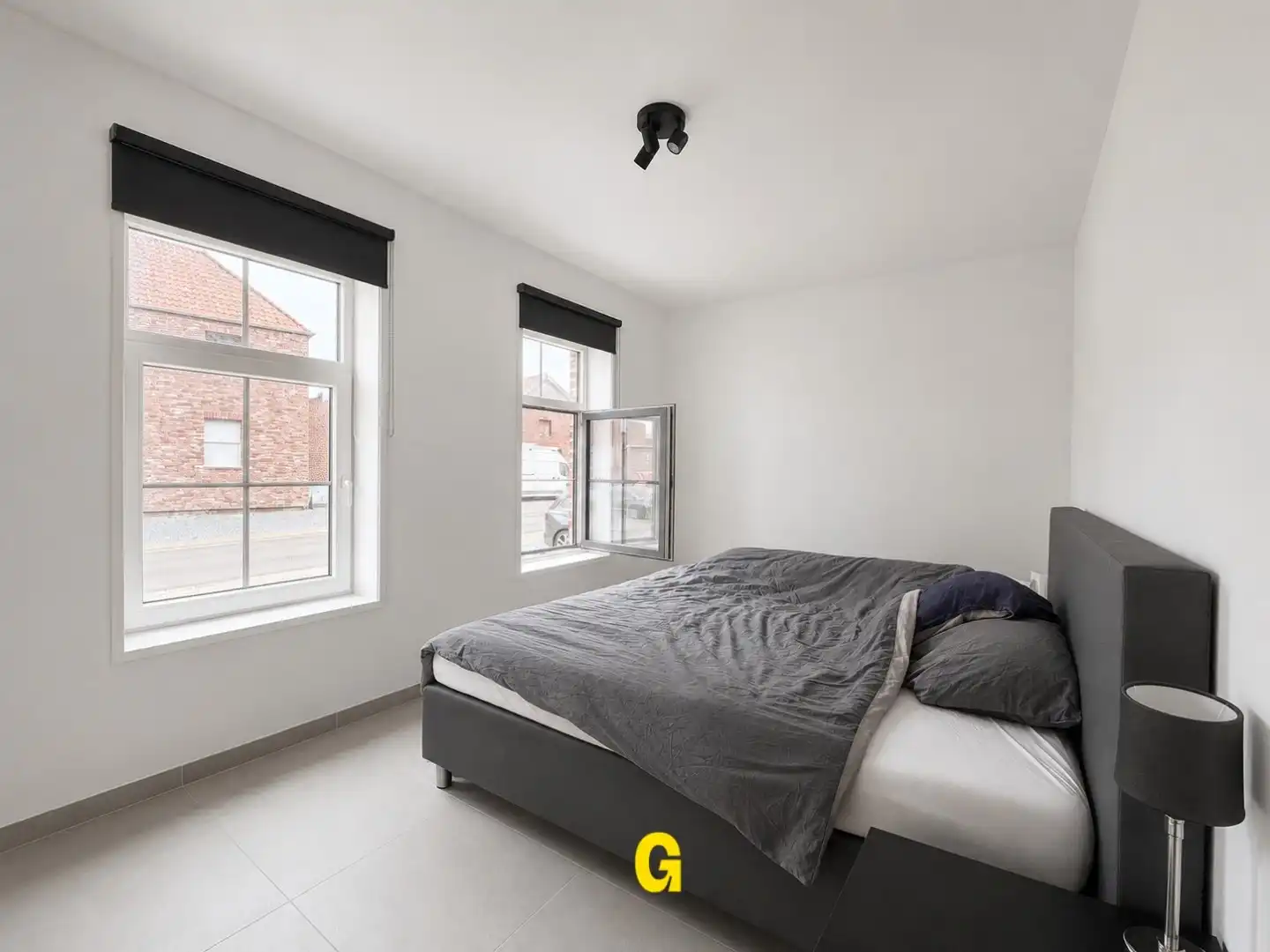 Knap afgewerkt gelijkvloersappartement met 2 slaapkamers, ruim terras en tuintje met tuinberging foto 17