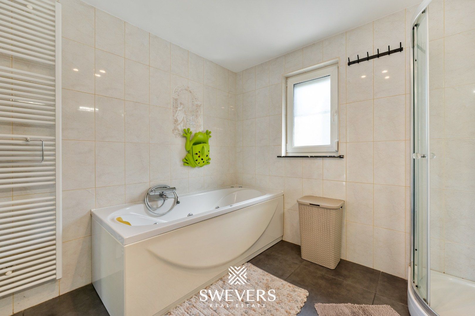 Volledig gerenoveerde en instapklare woning op toplocatie in Helchteren foto 23