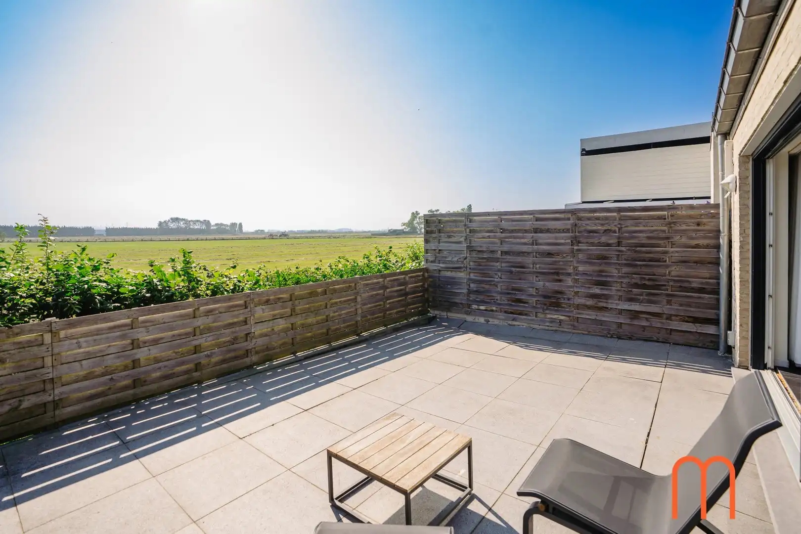 Woning te huur in Mariakerke (Oostende) – Gerenoveerde woning met 2 slaapkamers en terras foto {{pictureIndex}}