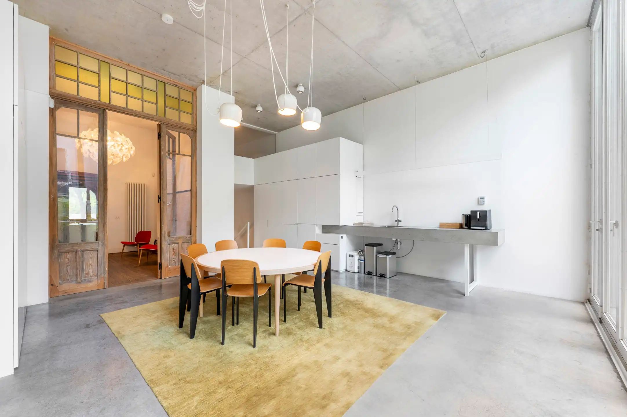 ANTWERPEN - Architecturaal Art Nouveau-pand top gerenoveerd foto {{pictureIndex}}