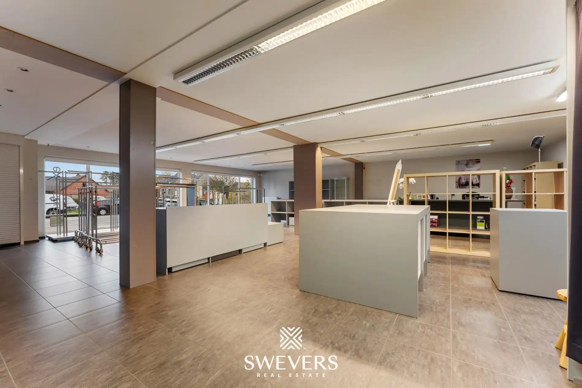 Opbrengsteigendom met handelspand, ruim appartement en uitbreidingspotentieel in hartje Heusden-Zolder foto 4