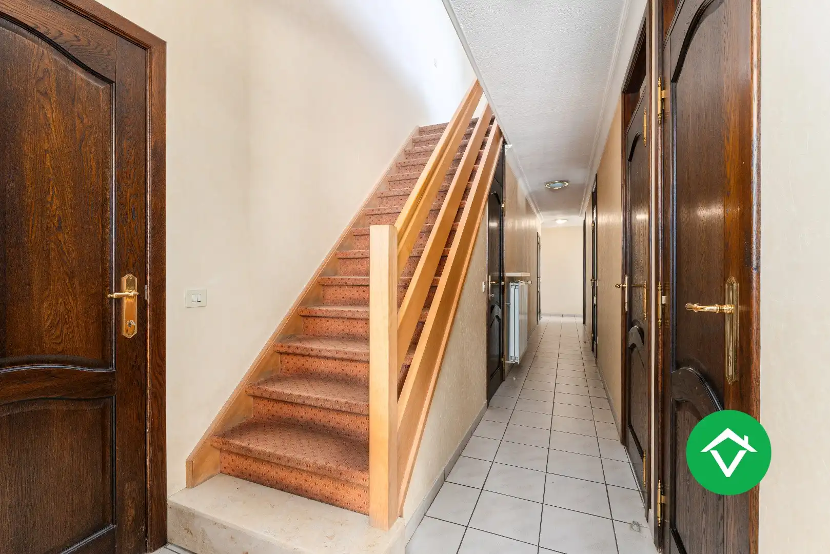 Stevige woning op gunstige ligging met 7 slaapkamers, dubbele garage en tuin te Roeselare foto 15