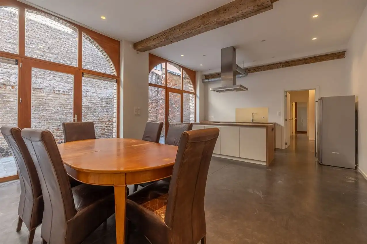 Ruim gelijkvloers appartement met zonnige tuin op toplocatie foto 6