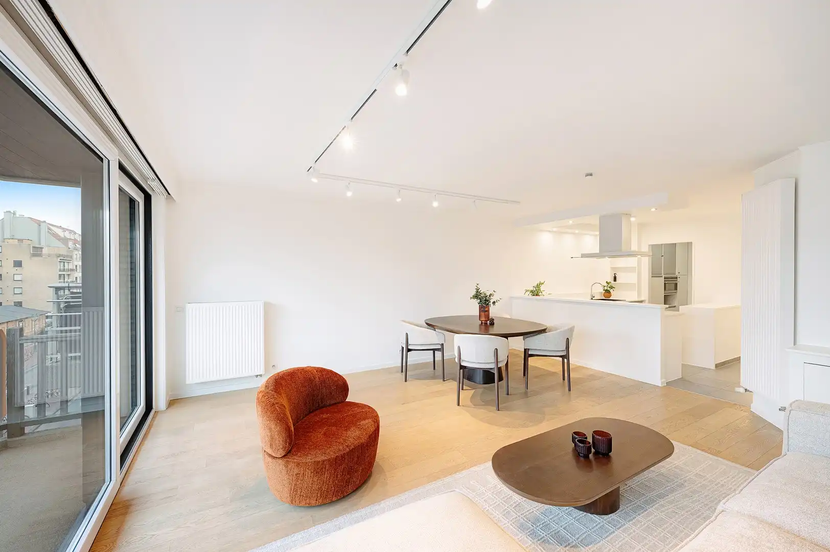 Hedendaags en lichtrijk appartement, centraal gelegen in Knokke. foto 6