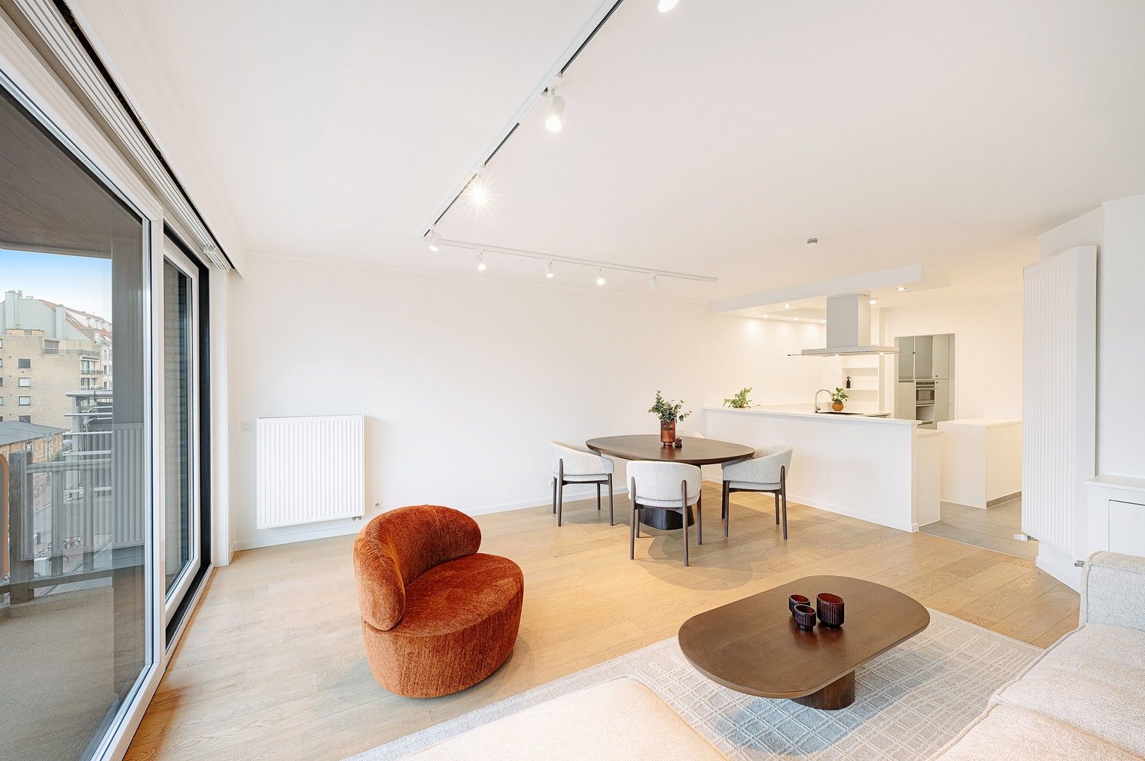 Hedendaags en lichtrijk appartement, centraal gelegen in Knokke. foto 6