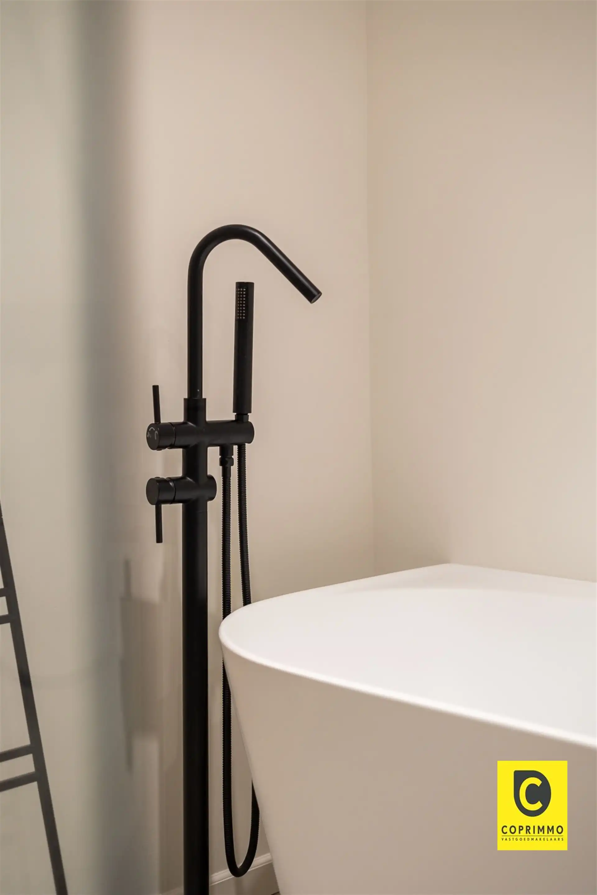 Prachtig gelijkvloers 3 slaapkamer app foto 13