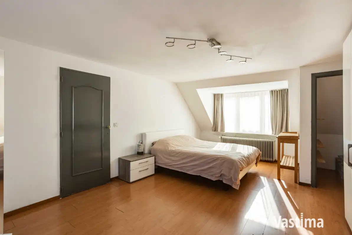 Instapklare dokterswoning met garage en 5 slaapkamers foto 28