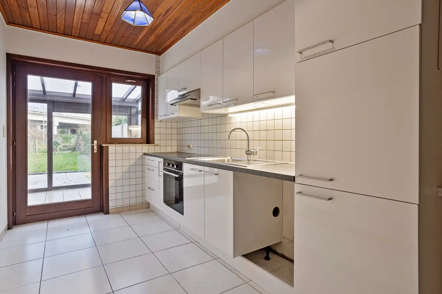 Ruime halfopen gezinswoning met 4 slaapkamers, garage en tuin gelegen in een residentiële straat te Drongen foto 9