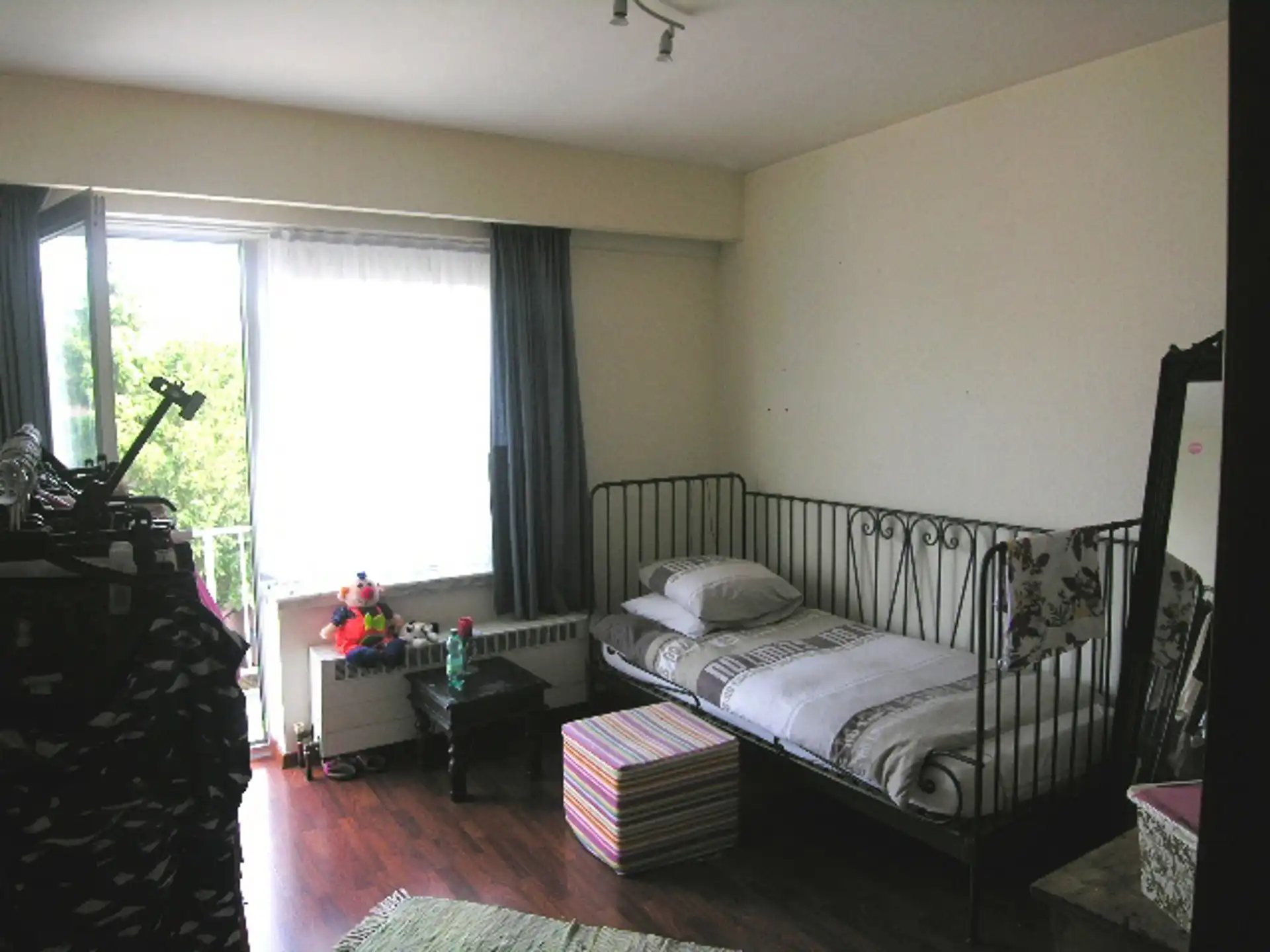 Ruim appartement 3 slaapkamers, geen lift, vernieuwde keuken en badkamer foto 9