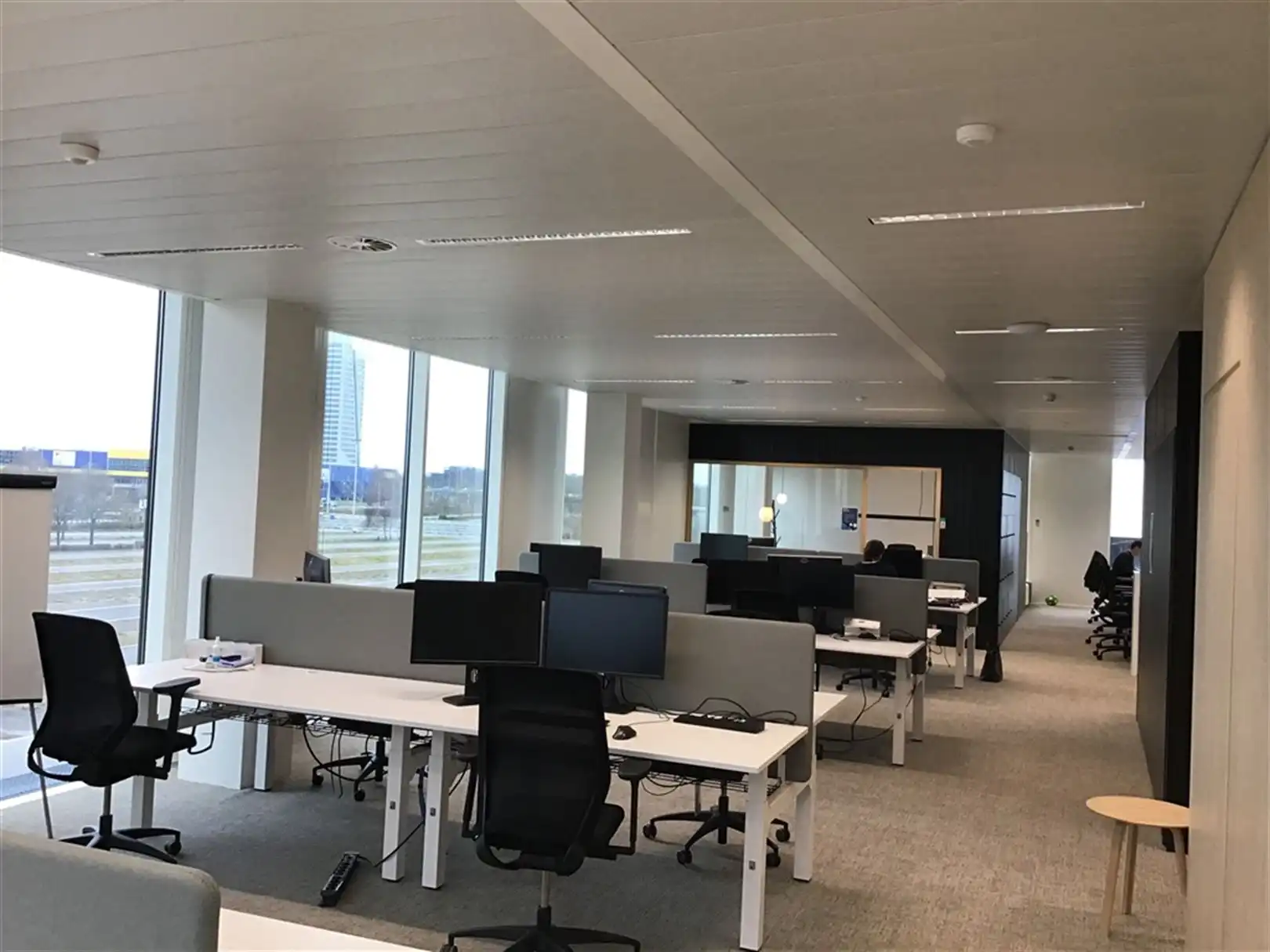 Gemeubelde kantoren in stijlvol gebouw langs The Loop foto 10