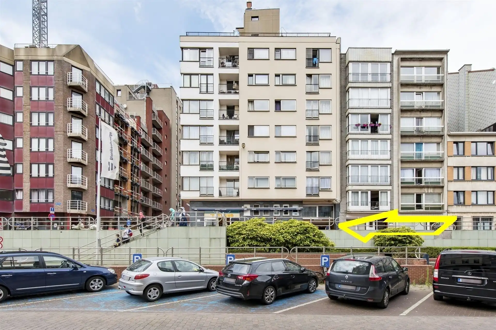 ZEEDIJK / CENTRALE LIGGING  foto {{pictureIndex}}