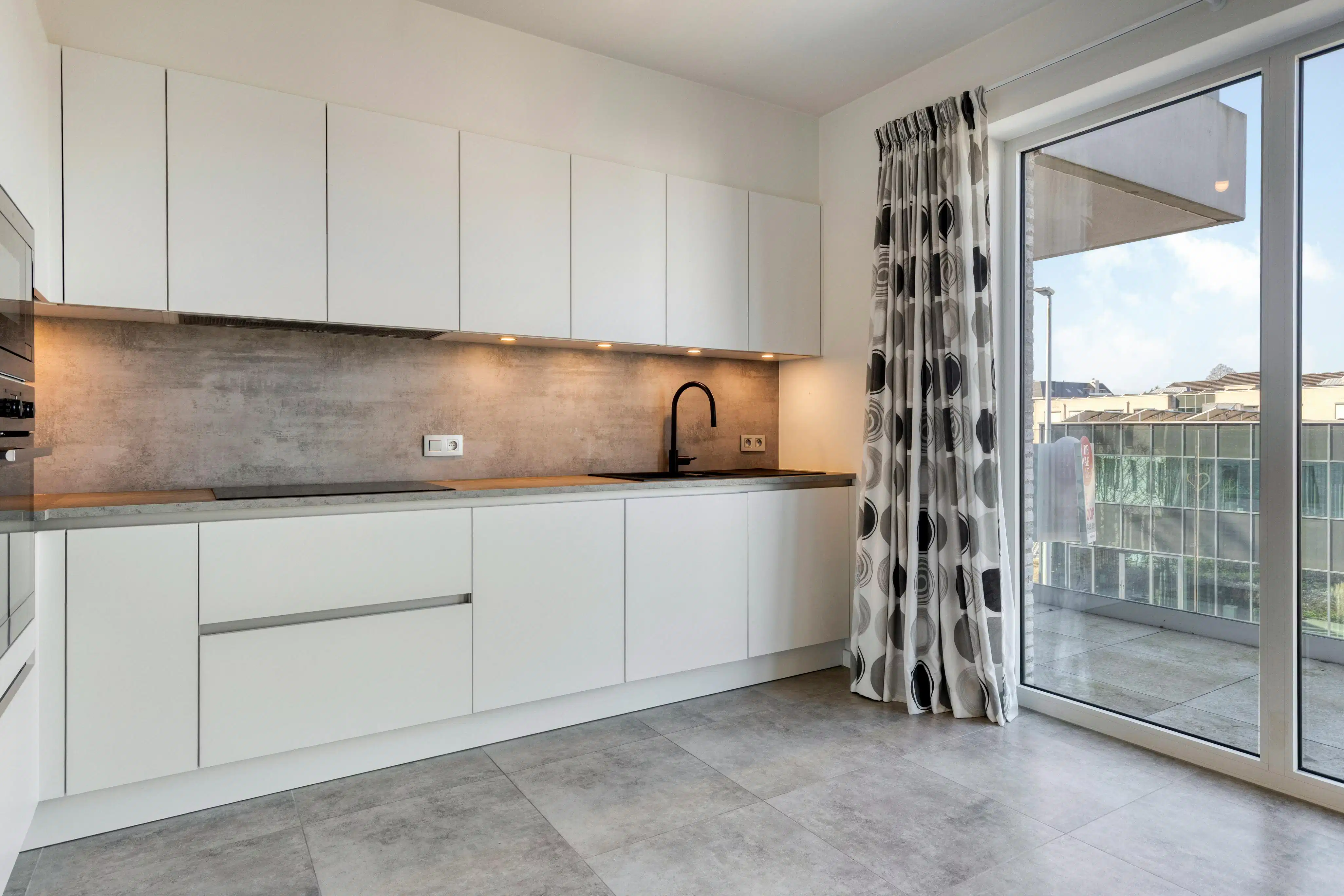 Recent en lichtrijk appartement met zuidgericht terras in hartje Poperinge foto 8