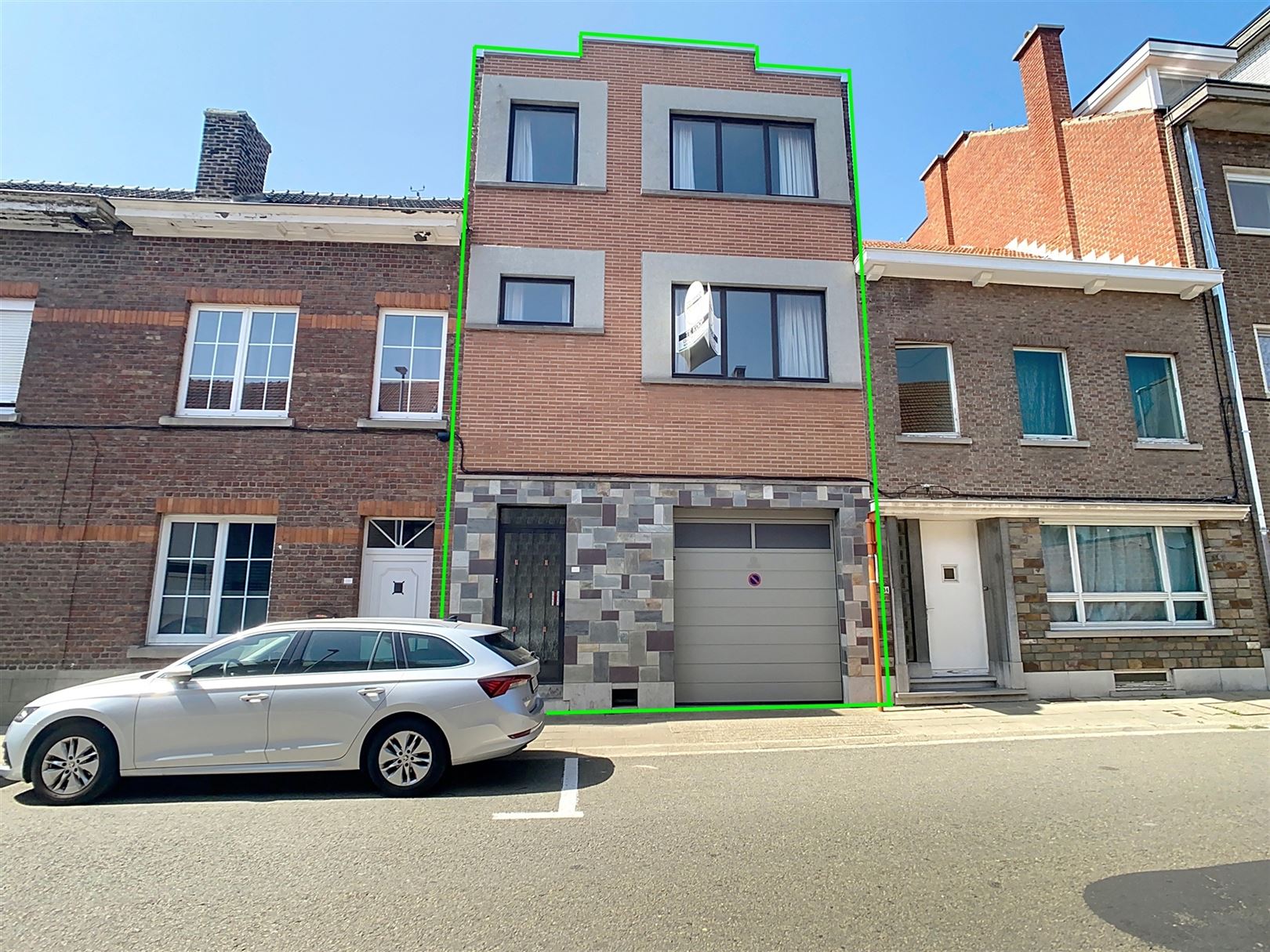 Hoofdfoto van de publicatie: Ruime stadswoning, 4 slpks, garage, tuin, 4a 40ca