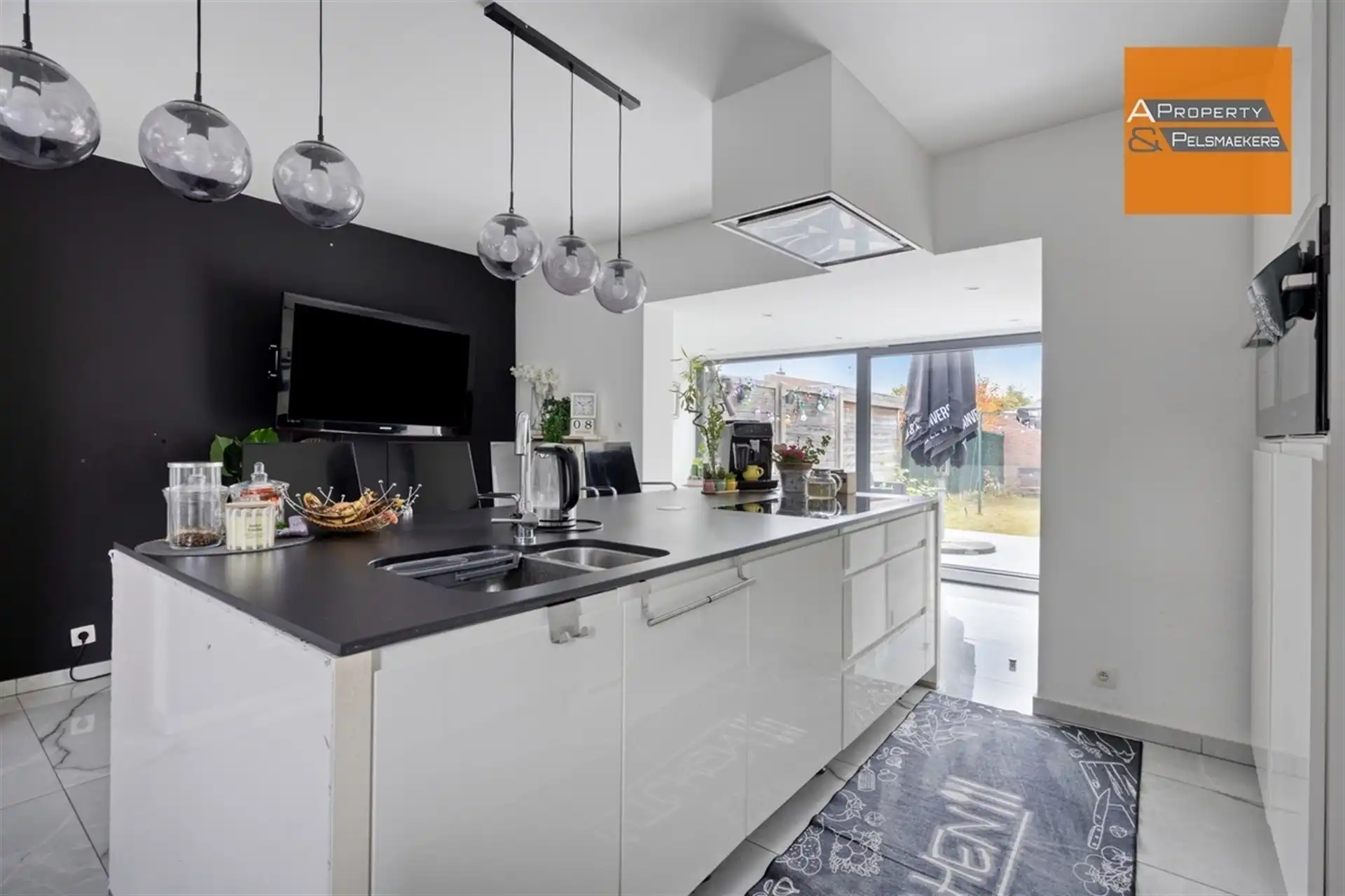 BOD AANVAARD Gezinswoning met 3 à 4 kamers , tuin en garage foto 8