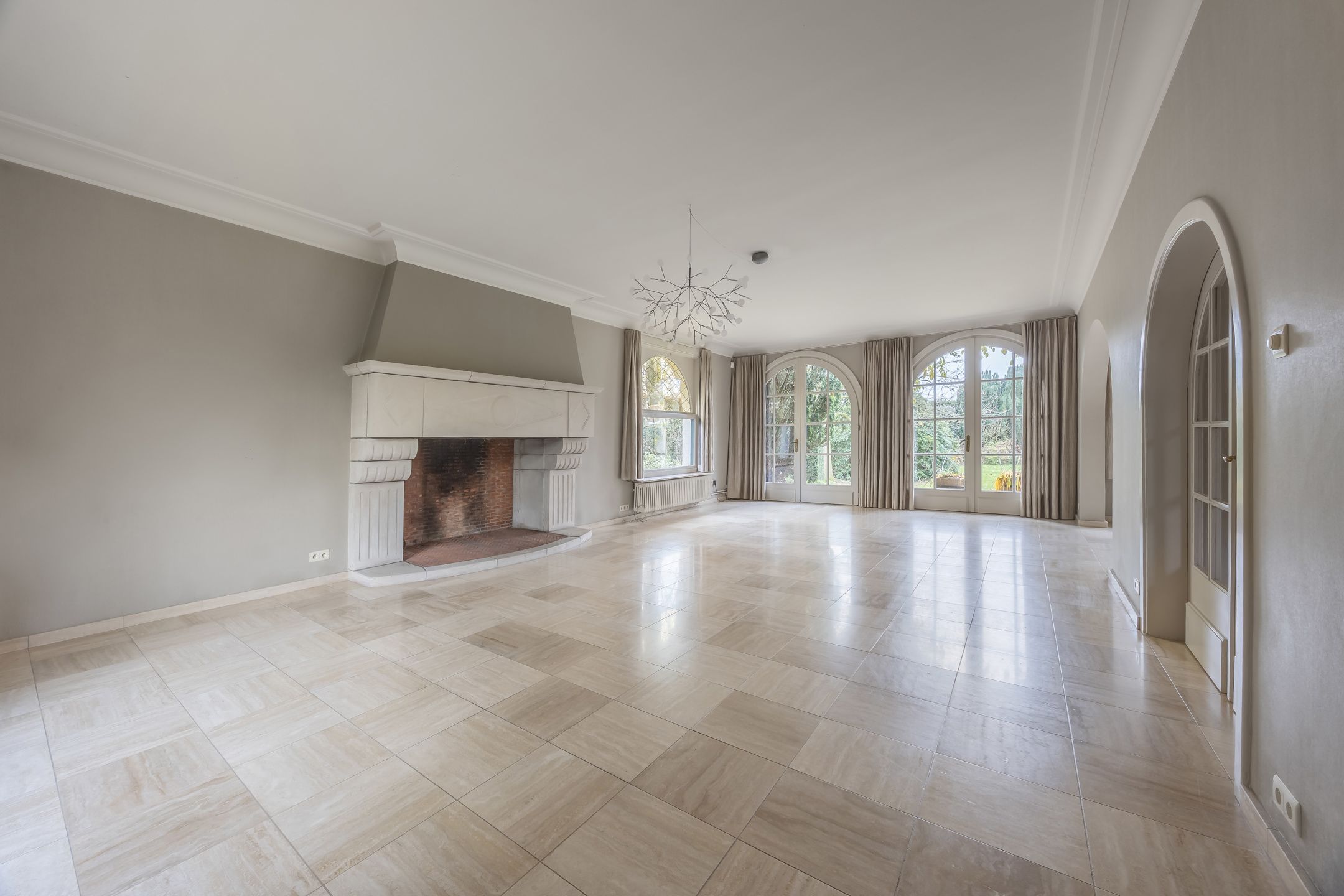 Stijlvolle villa met zwembad en uitzonderlijk potentieel foto 3