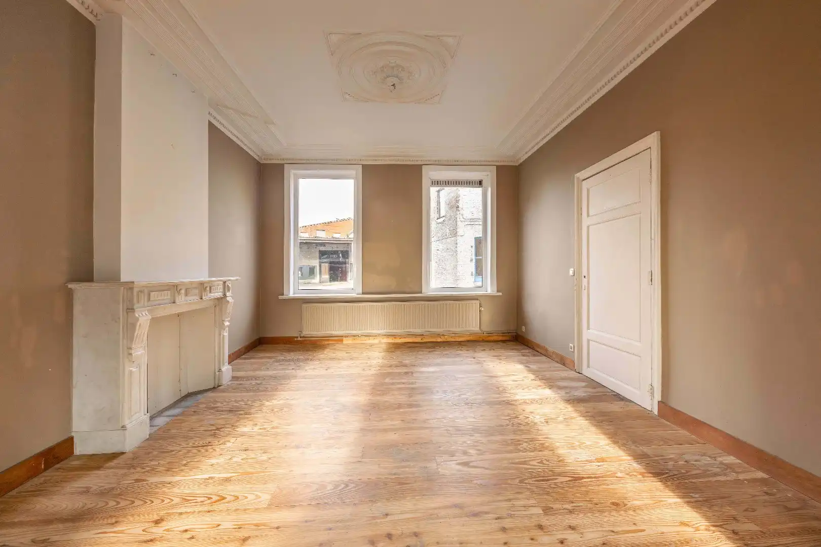 STATIGE HERENWONING MET LOODS 350 m² foto 4