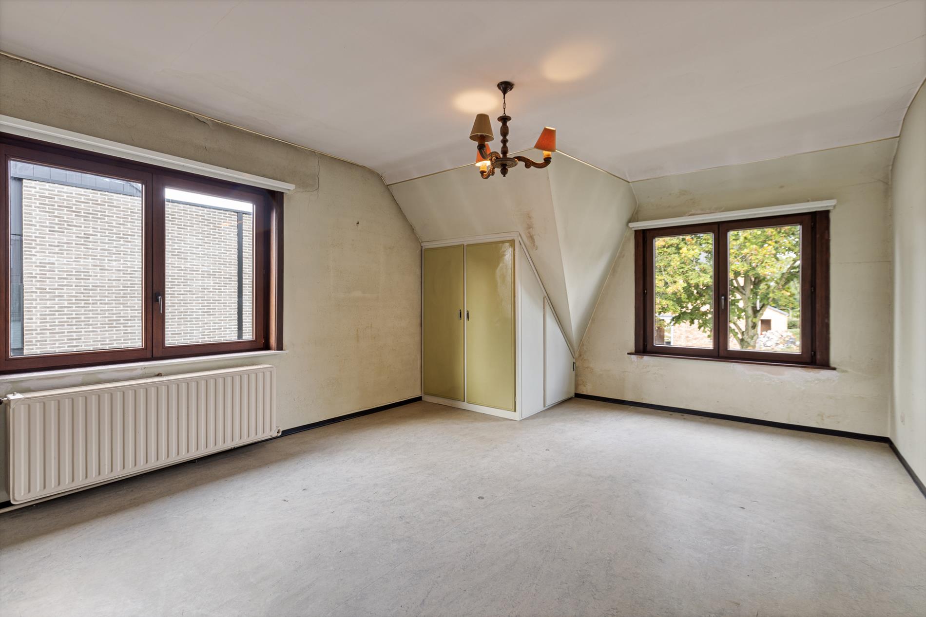 Te renoveren charmante woning met 4/5 slpks op een zonnig perceel van 700m²! foto 9