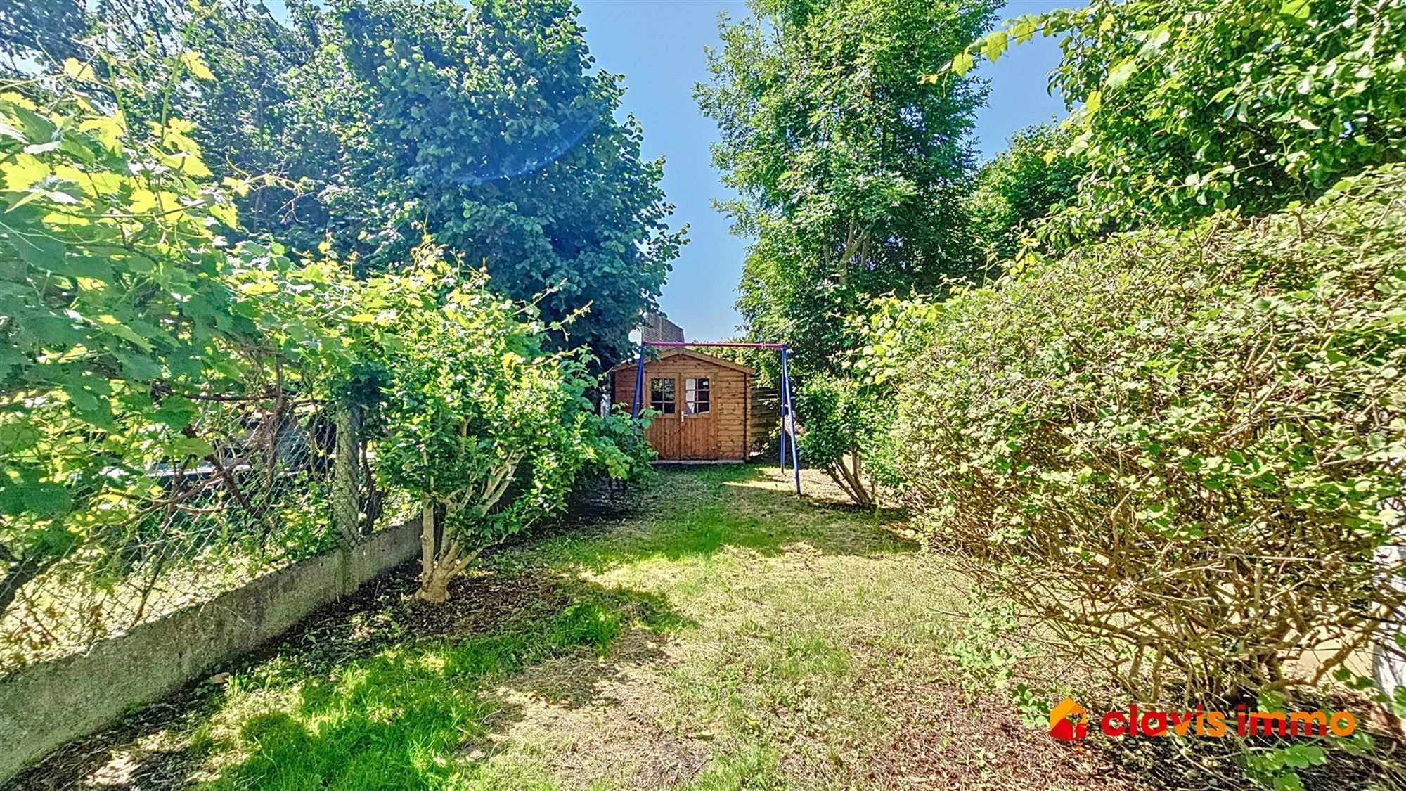 Volledig gerenoveerde woning met tuin foto 2