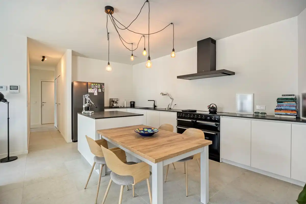 Zeer recent tweeslaapkamerappartement op een rustige ligging in hartje centrum. foto 3