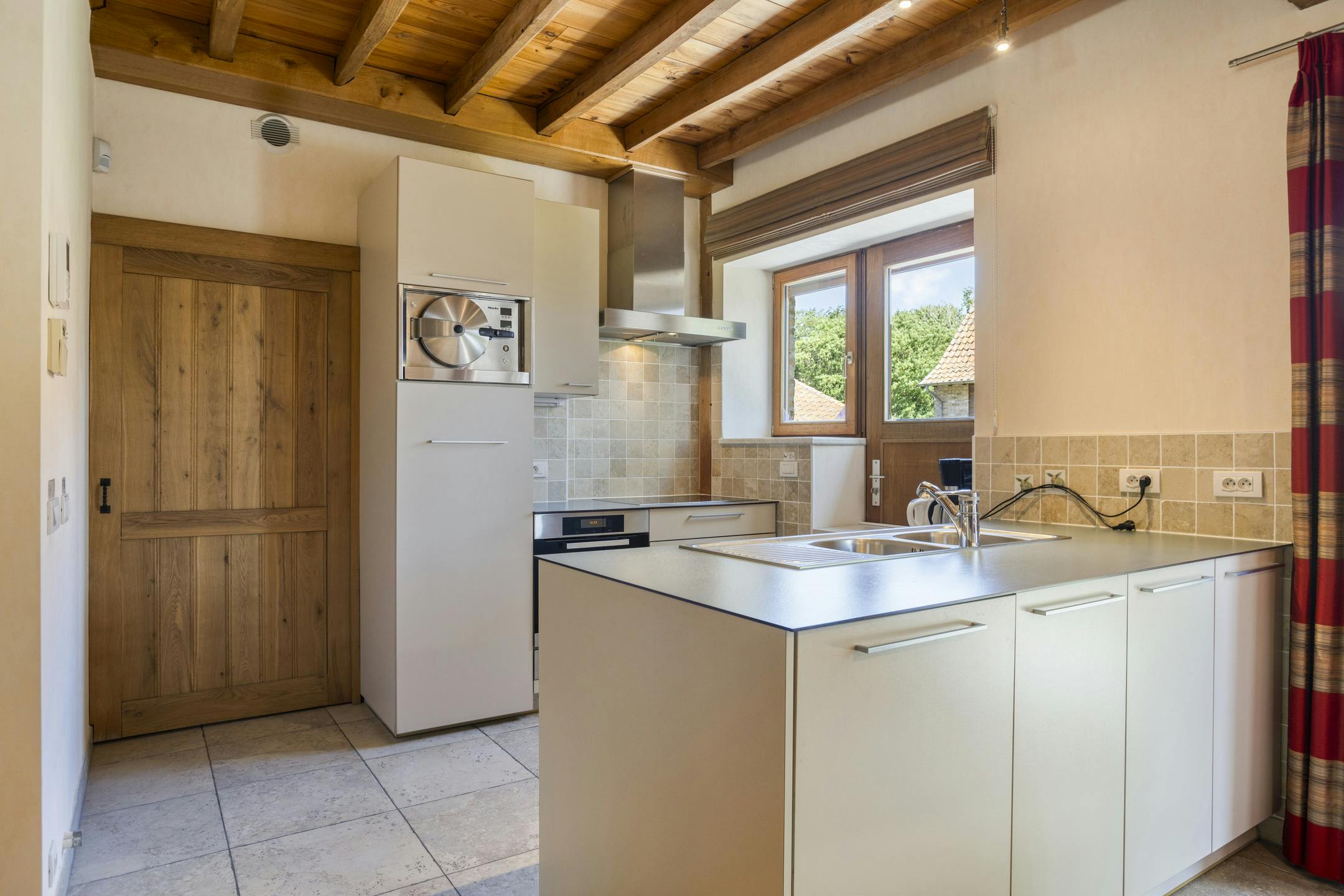 Ruime, energiezuinige woning met bijgebouw op 1.700m² in Beauvoorde. foto 16