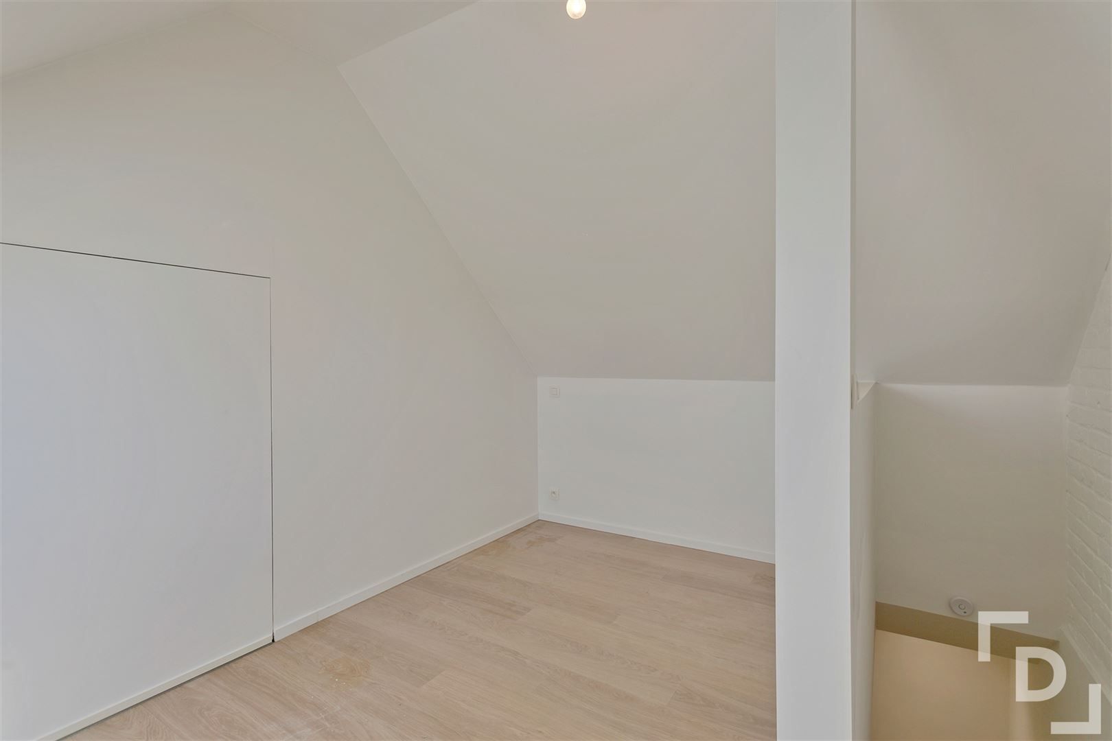 Instapklare rijwoning met uitgang achteraan foto 19