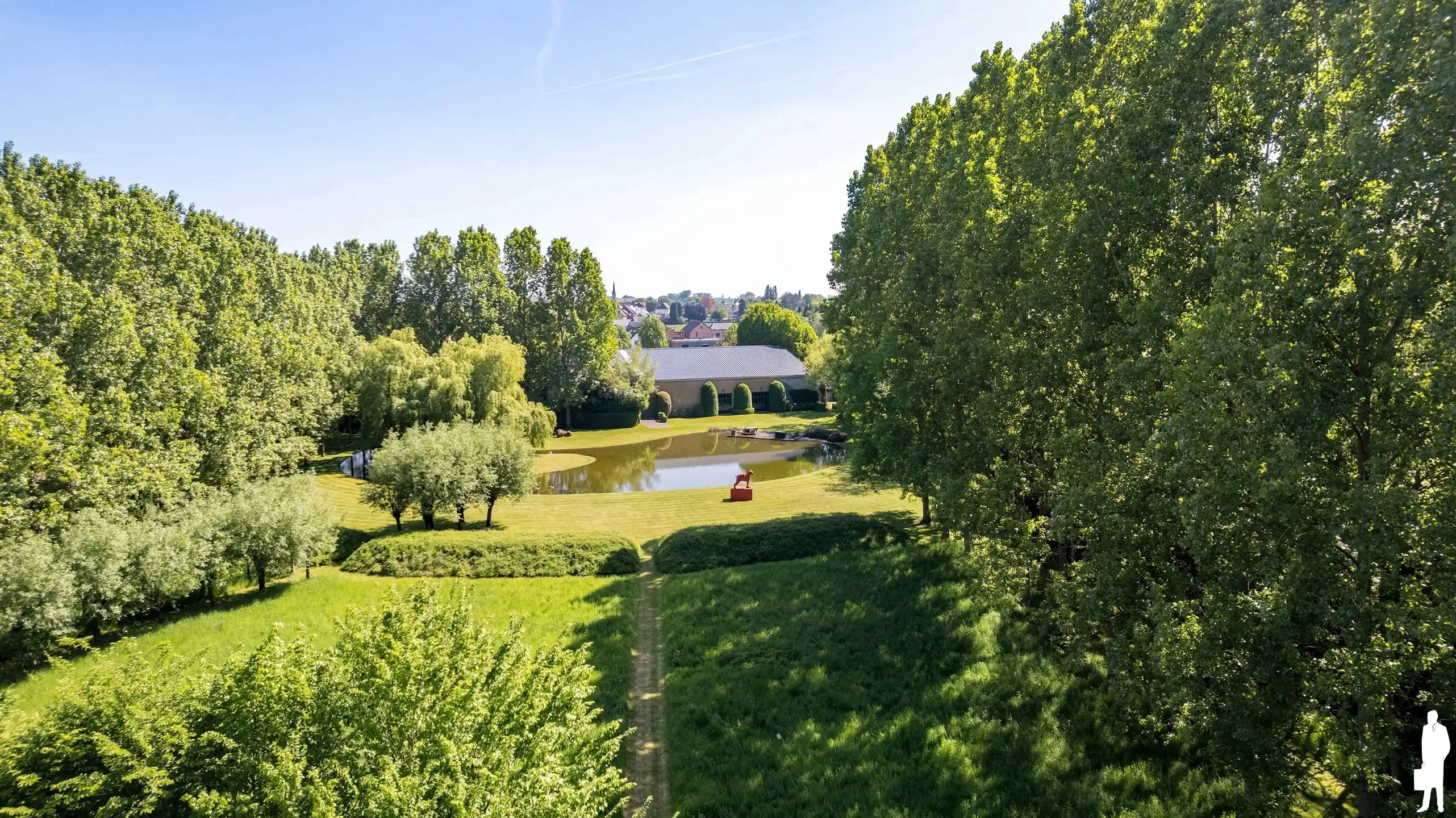 Villa met zwembad, vijver, polyval. ruimte + garage. foto 44