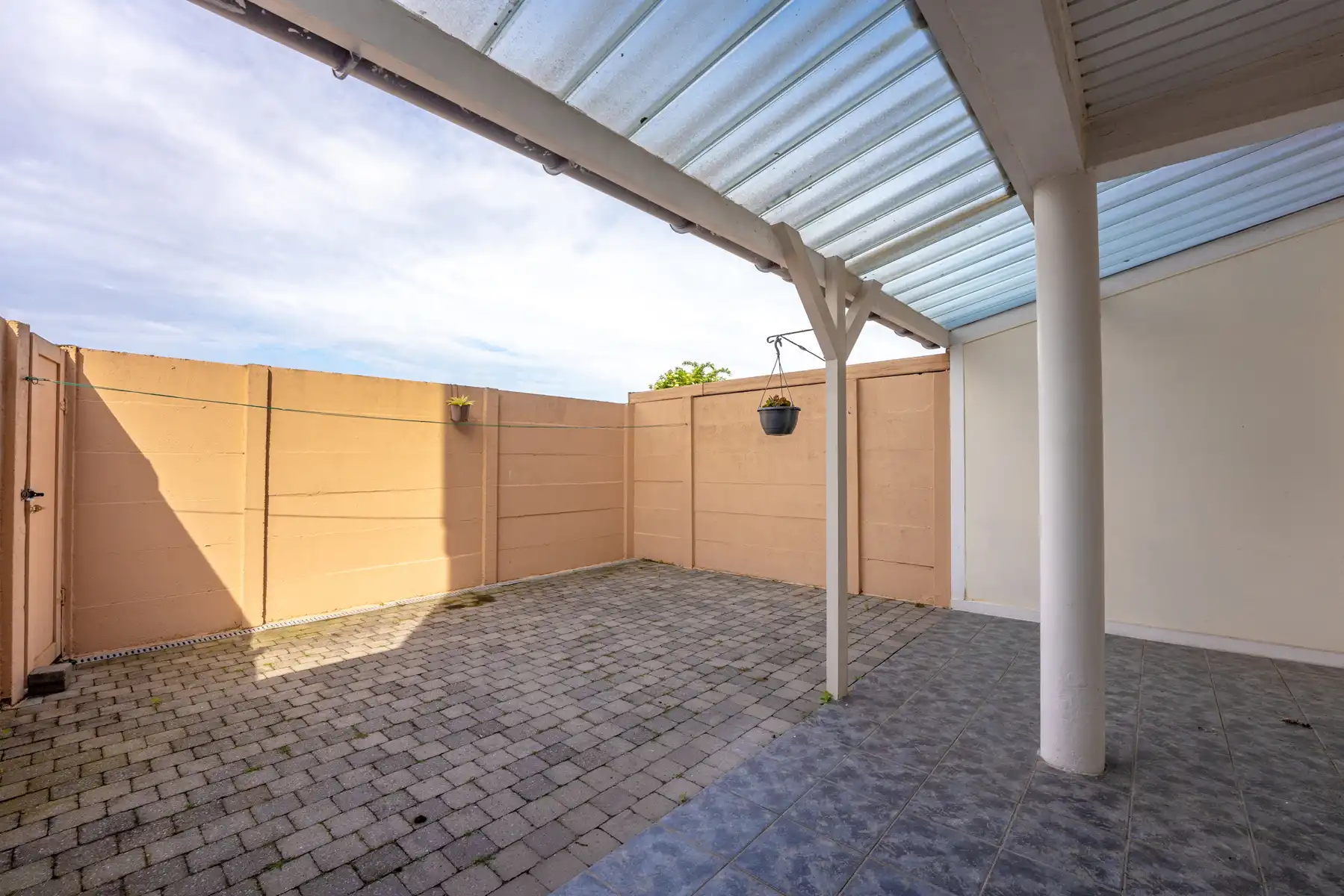 Te renoveren gelijkvloers appartement met 2 slaapkamers en garagebox! foto 10
