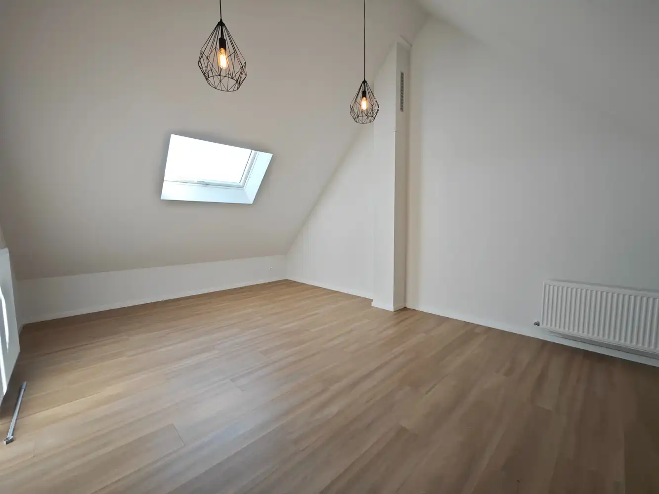 Volledig gerenoveerde stadswoning met 3 slpks en voll. aangelegde tuin foto 31