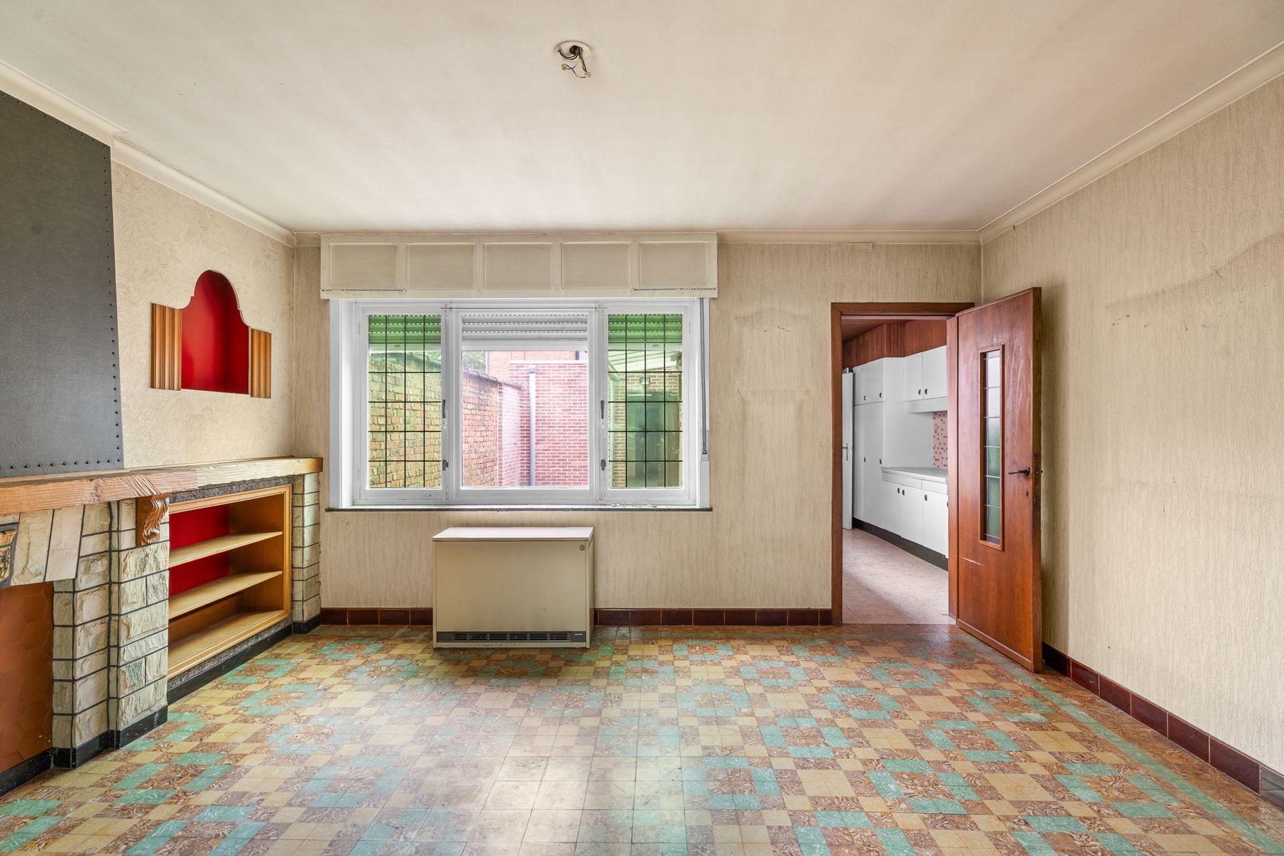 Te renoveren 3 slpk. woning met garage en uitweg foto 6