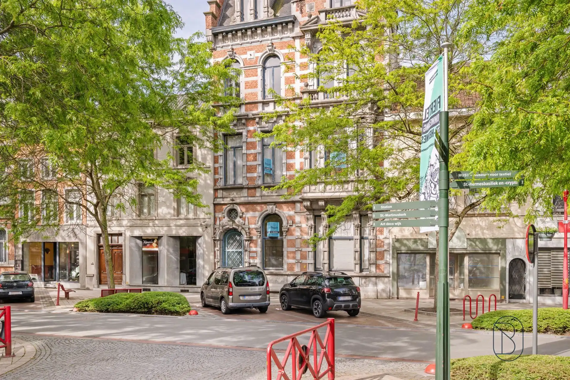 Authentieke herenwoning (6 appartementen, kantoor, parking) foto 2