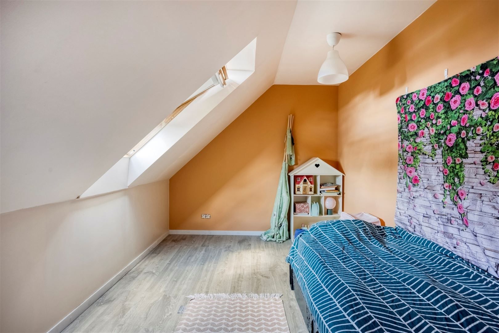 Ruime rijwoning met garage foto 20