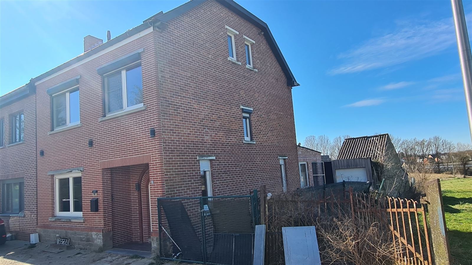 Deels gerenoveerde woning op rustige locatie! foto 22