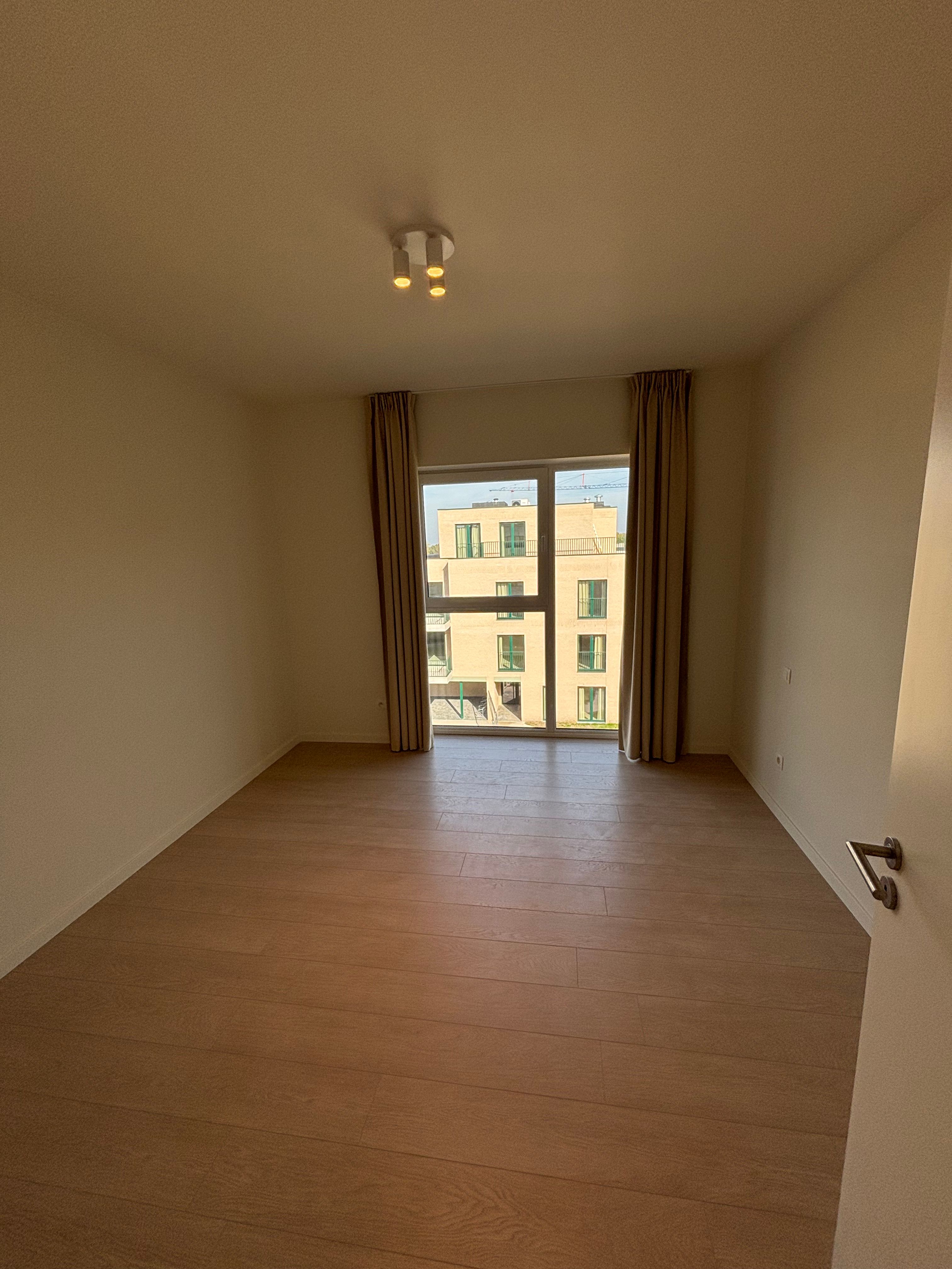 Penthouse/nieuwbouwappartement te huur: 3 slaapkamers of 2 + bureau/dressing foto 3