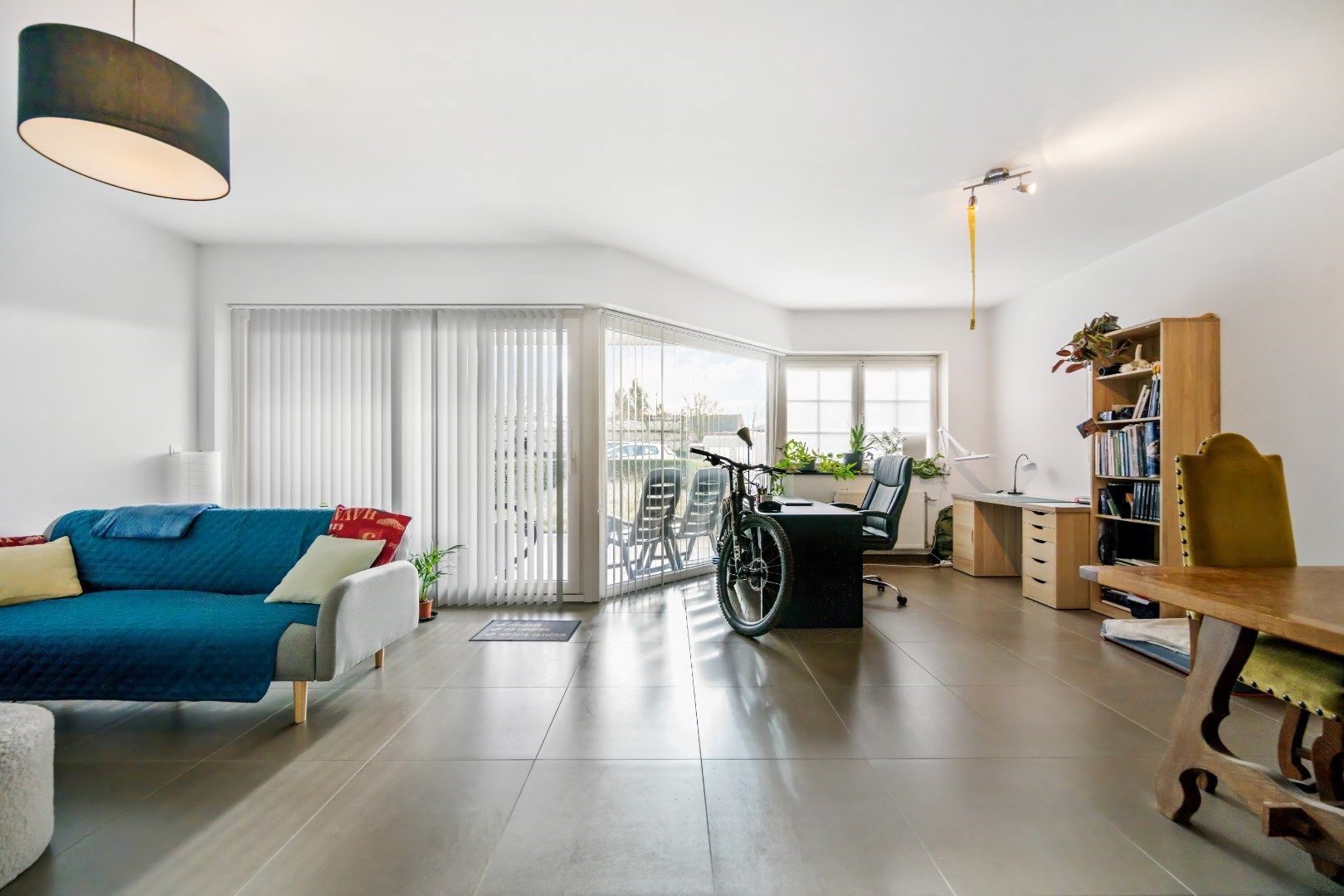 Gelijkvloers appartement met tuin nabij het centrum van Jabbeke foto 2