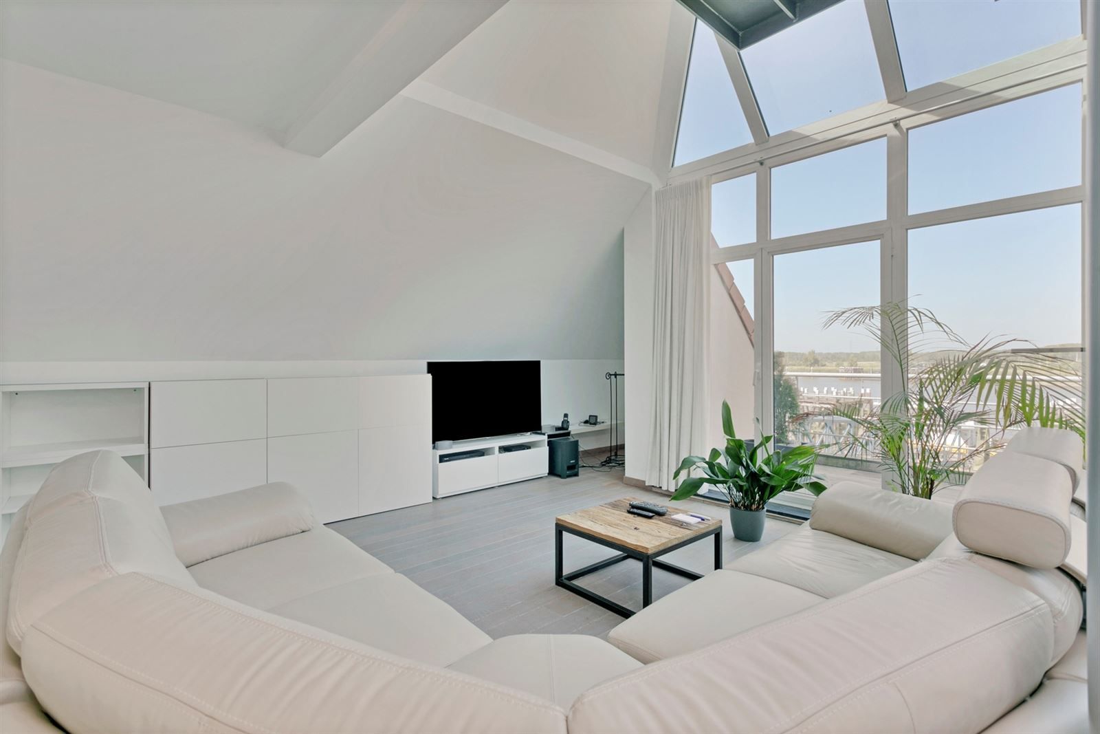 Uniek dakappartement met Scheldezicht! foto 5