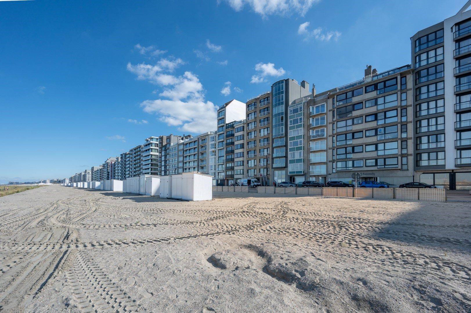 Uiterst verzorgd en instapklaar appartement met frontaal zeezicht foto 14