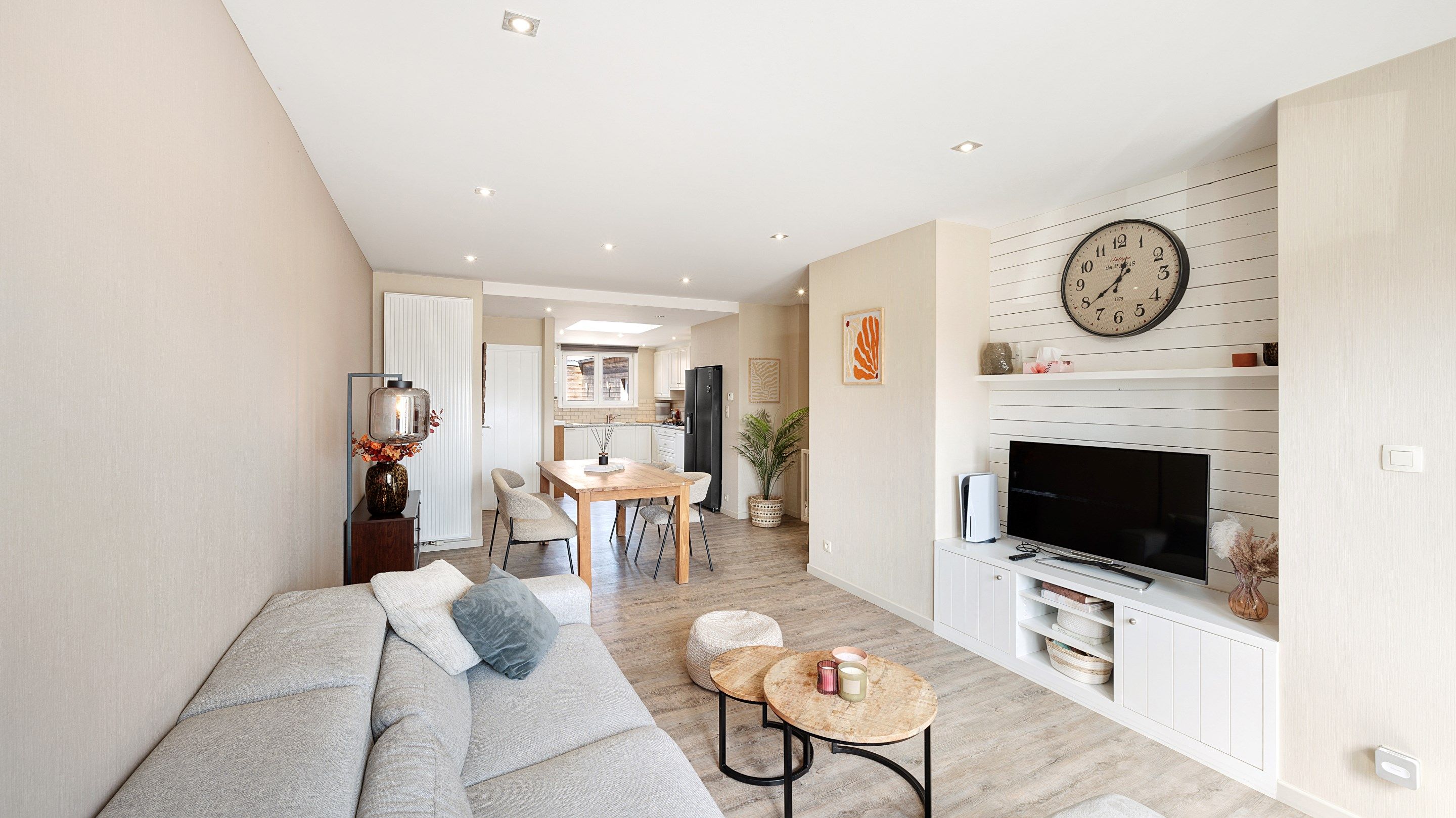 Mooie woning met oprit en garage te Zeebrugge foto {{pictureIndex}}