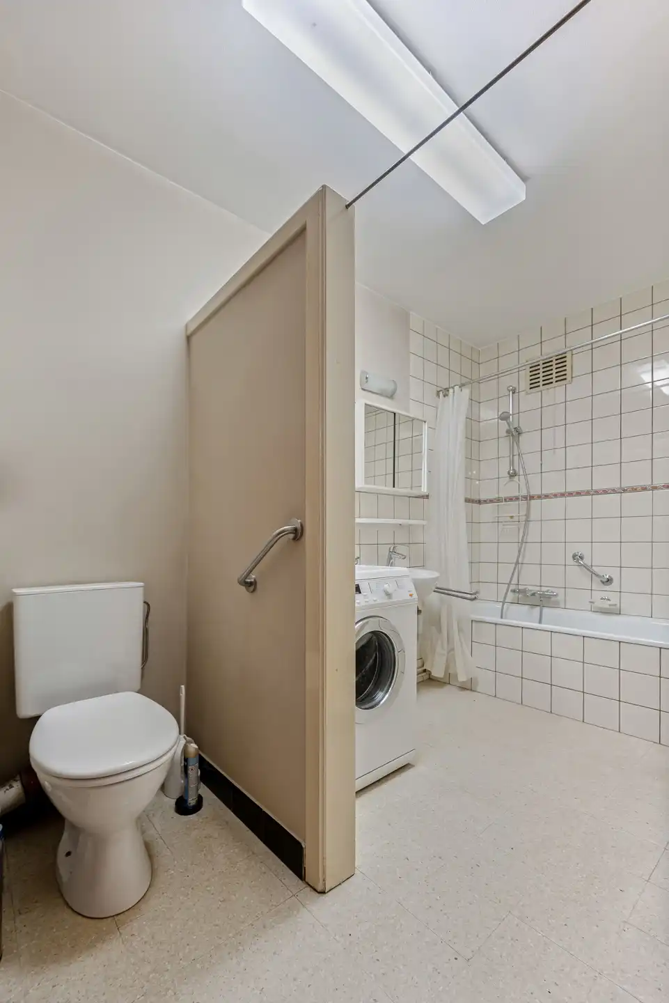 Appartement met 2 slaapkamers en terras op goede locatie foto 14