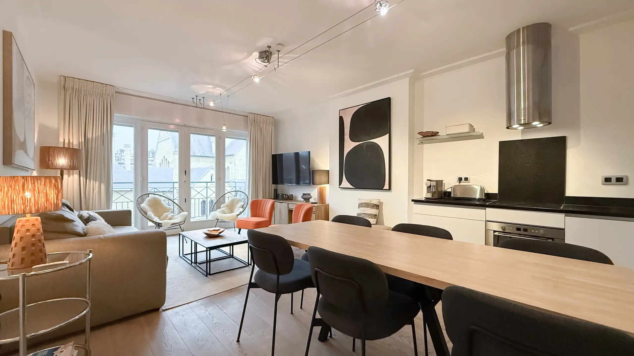 Zonnig appartement met open uitzicht op de Heilig Hartkerk foto 6