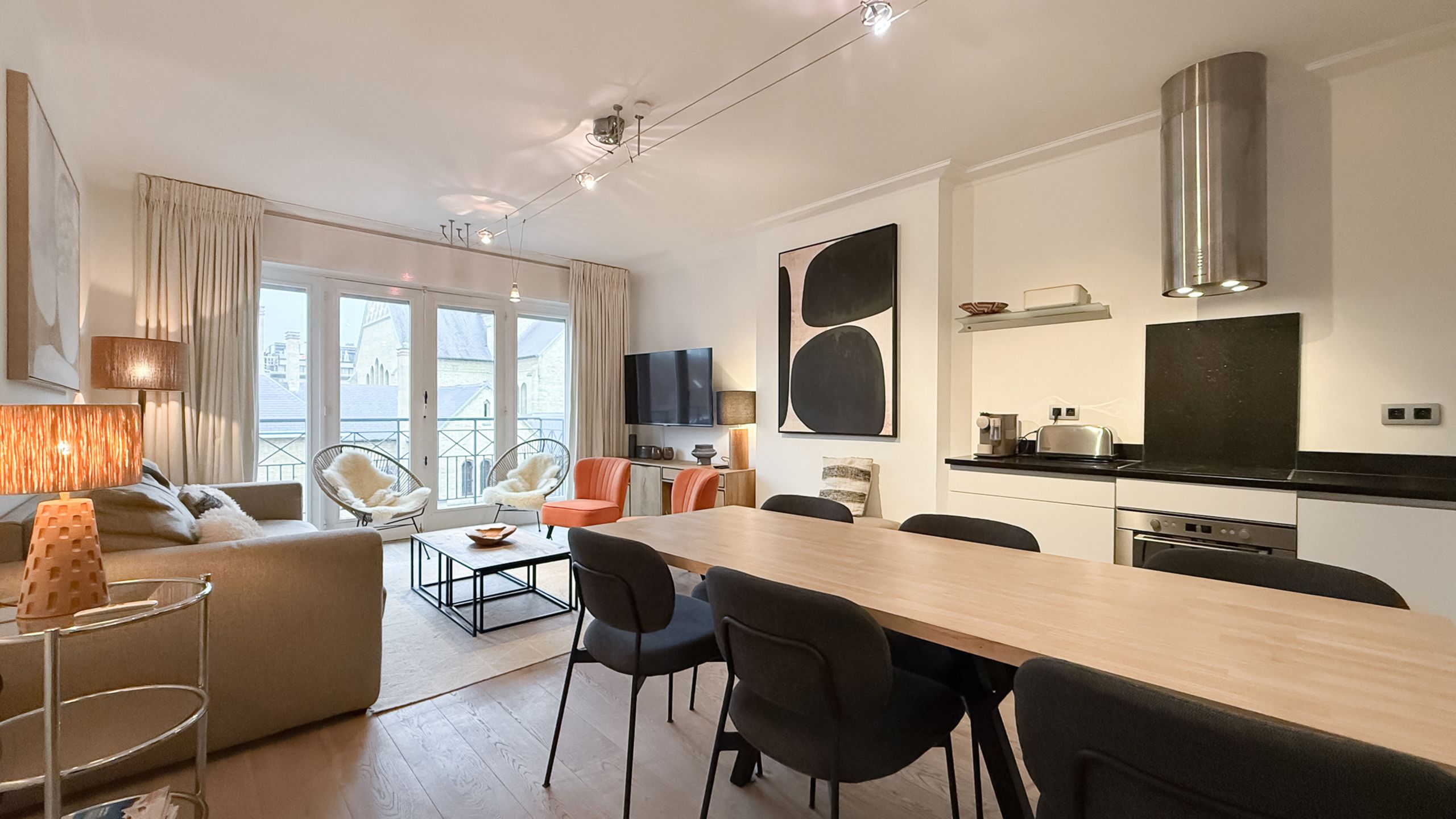 Zonnig appartement met open uitzicht op de Heilig Hartkerk foto 6