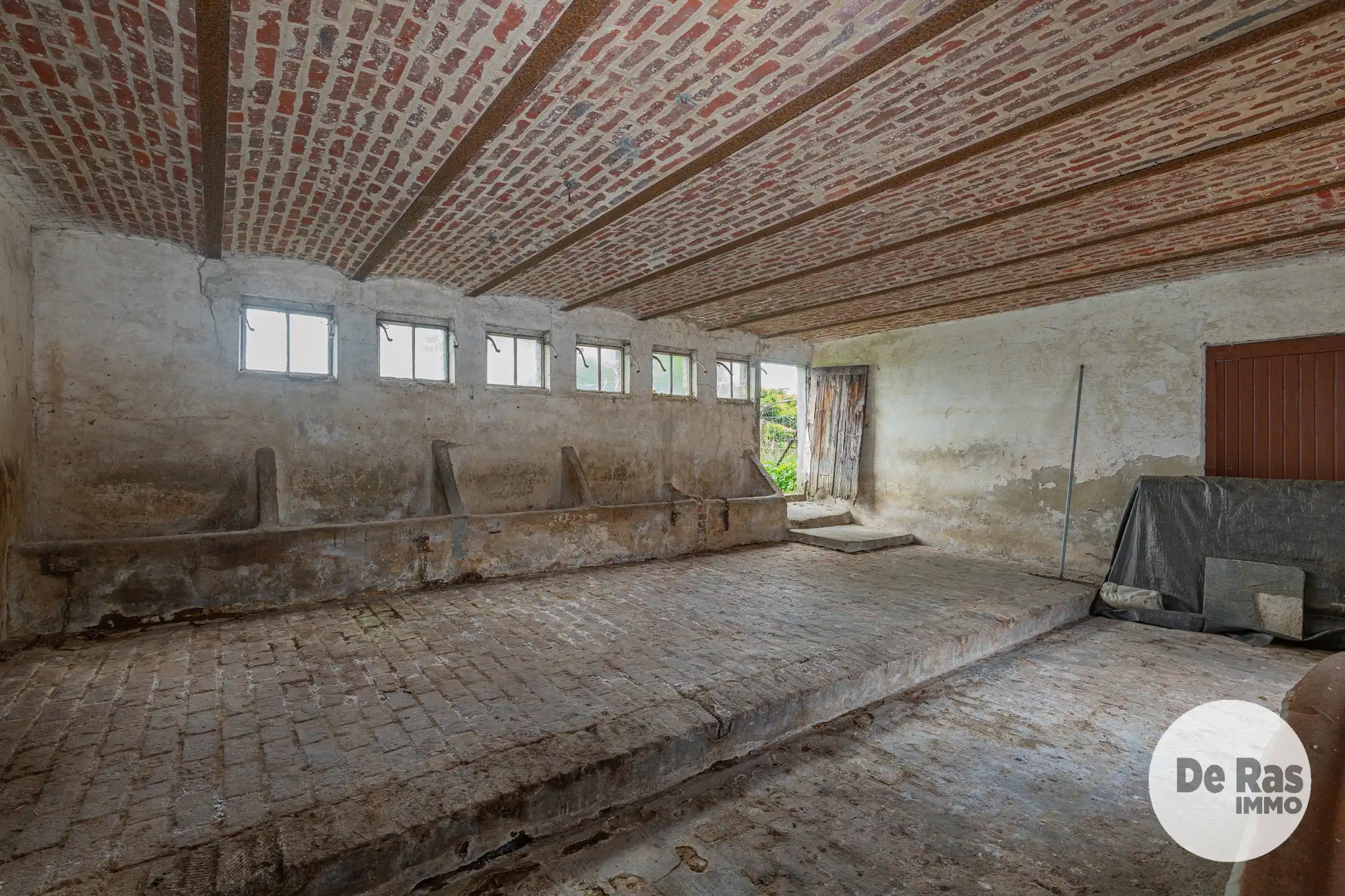 BURST - Te renoveren woning met tal van mogelijkheden foto 27