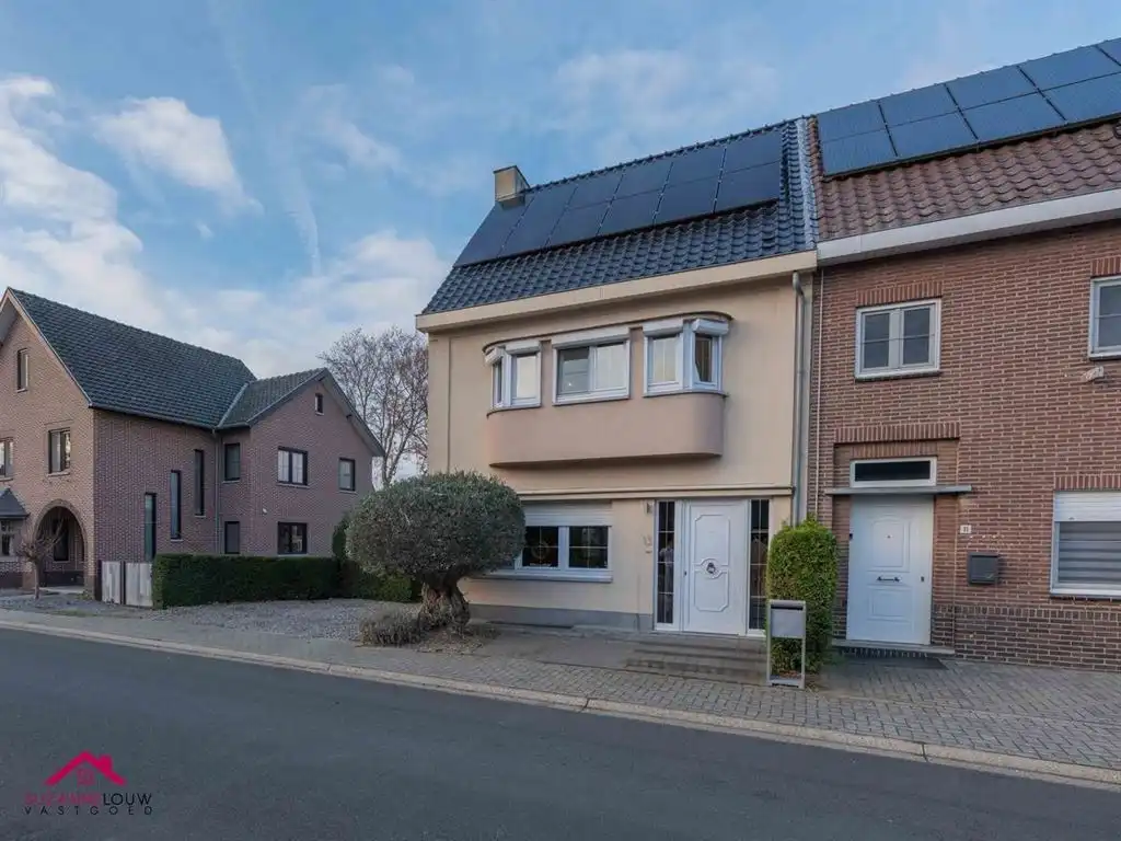 Gezellige en instapklare, half vrijstaande woning met veranda foto 2