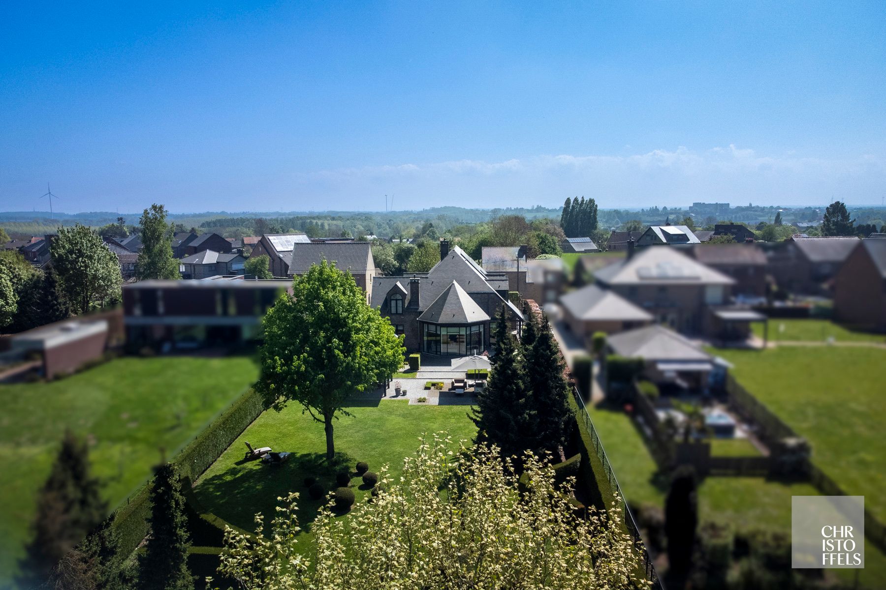 Riante villa (481 m²) met vrij zicht op een perceel van 25a67ca foto {{pictureIndex}}